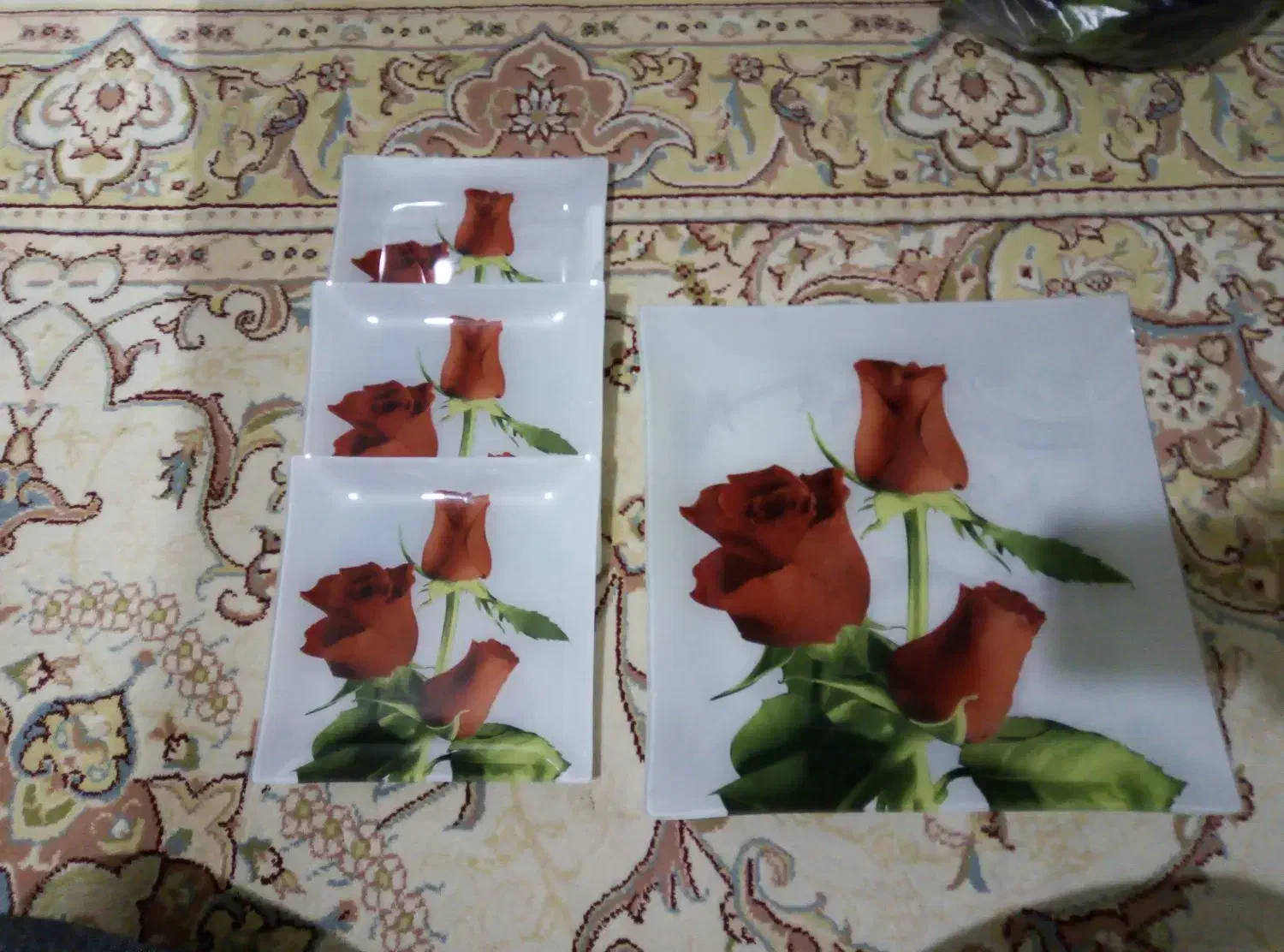 تعدادی ظرف|ظروف سرو و پذیرایی|شهرکرد, |دیوار