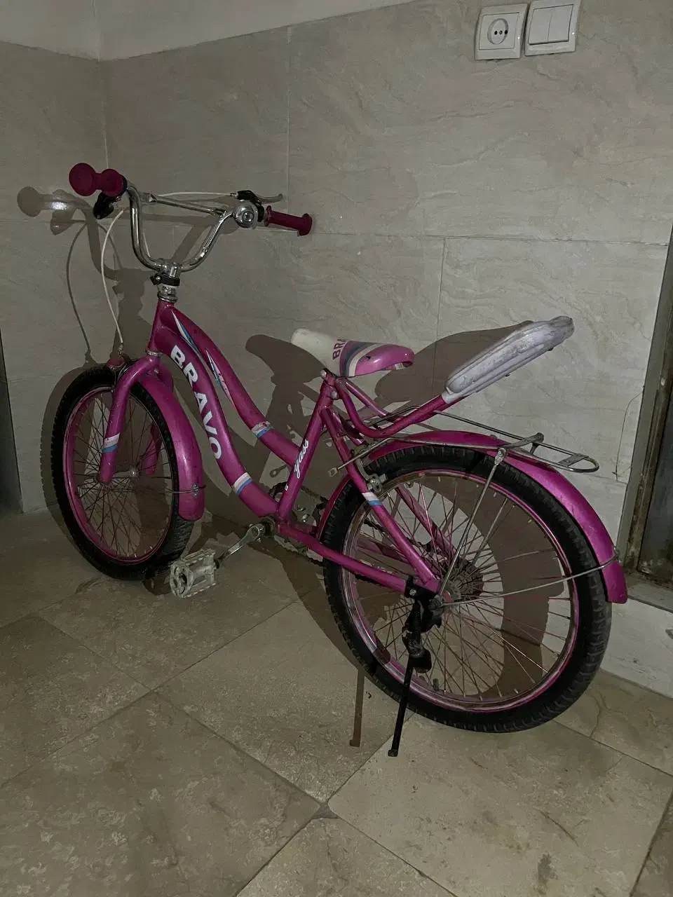 دوچرخه|دوچرخه، اسکیت، اسکوتر|قدس, شهرقدس|دیوار