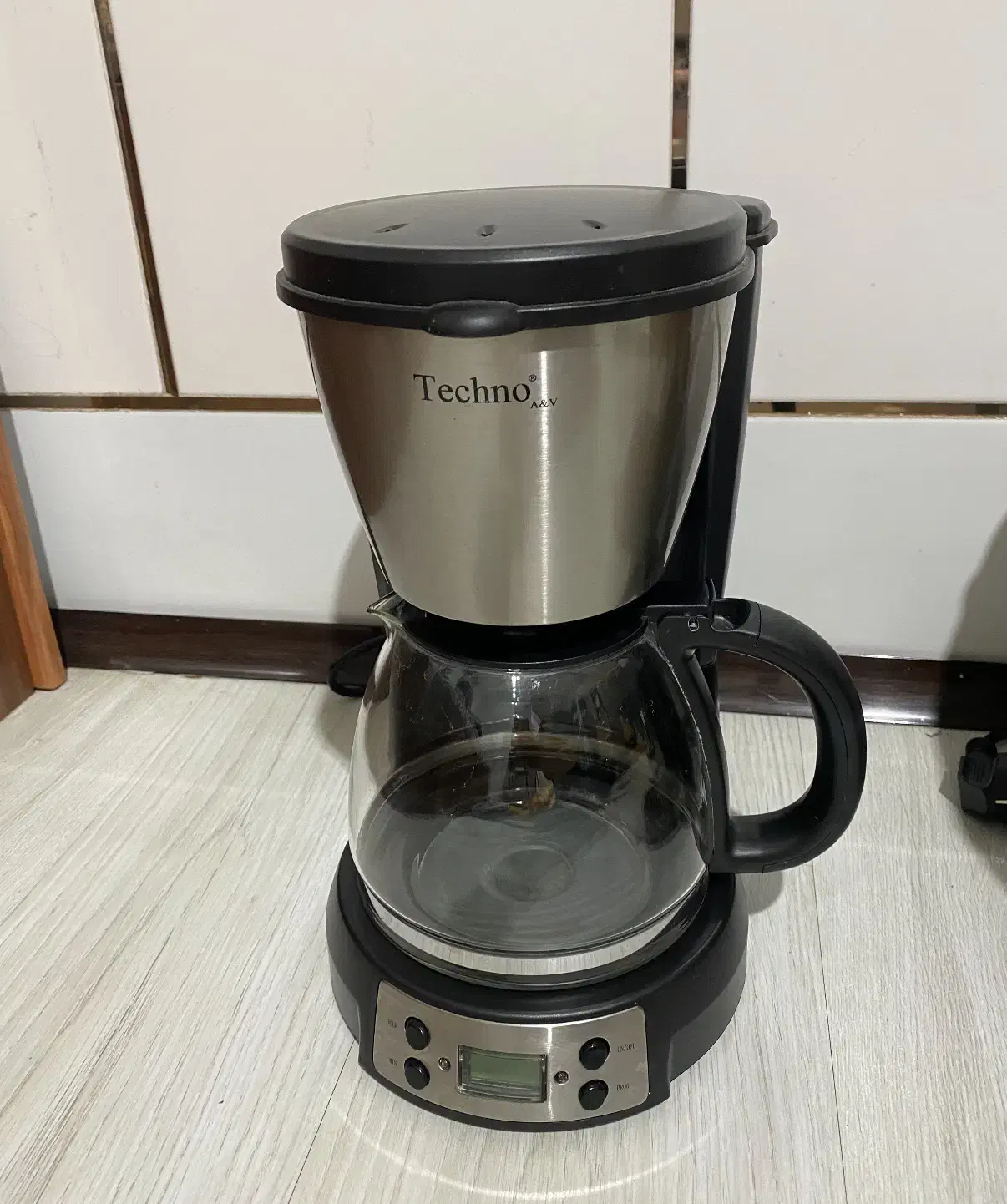 قهوه ساز|سماور، چایساز، قهوهساز|اصفهان, خانه اصفهان|دیوار