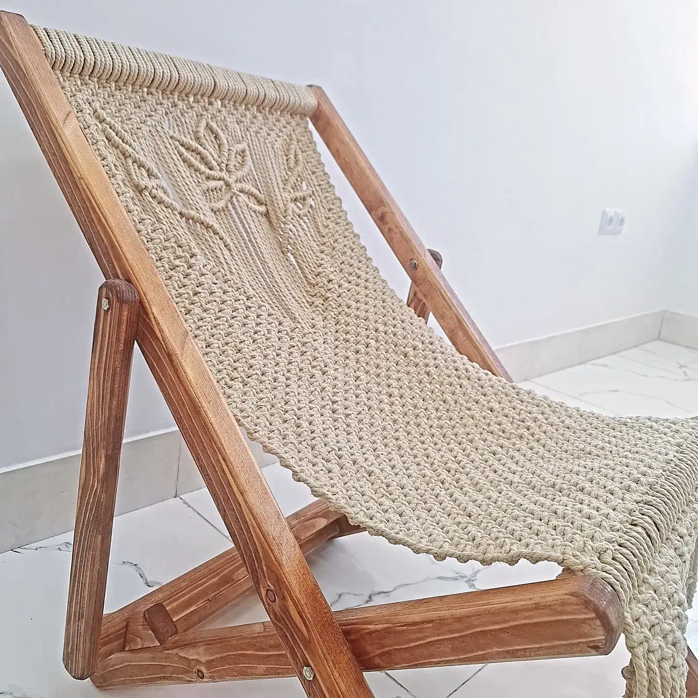 صندلی مکرمه|صندلی و نیمکت|دوگنبدان, |دیوار