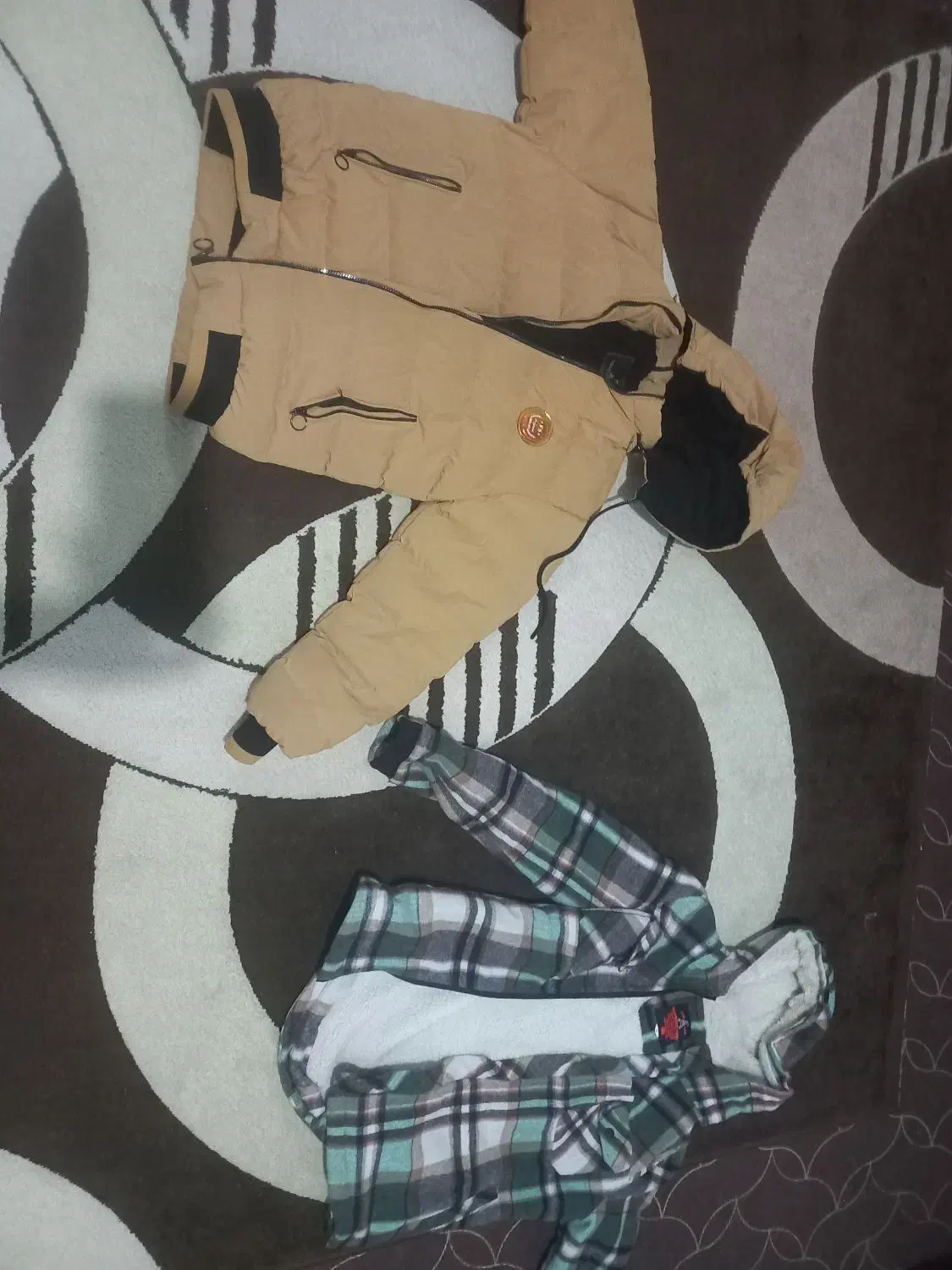 دوعدد کاپشن|لباس|رضوانشهر, |دیوار