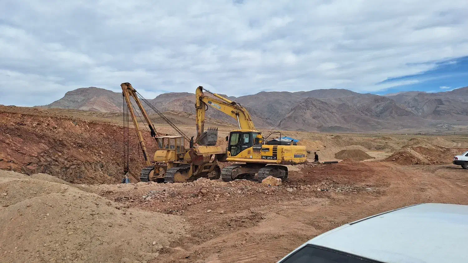 اجاره بیل مکانیکی زنجیری و پیکور|خدمات حمل و نقل|خوی, |دیوار