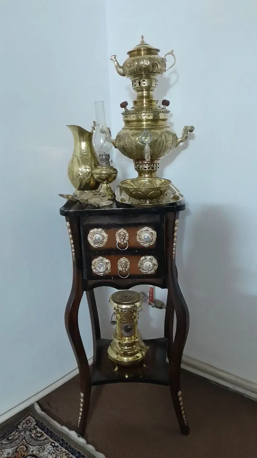 ست برنجی|کلکسیون اشیاء عتیقه|بروجرد, |دیوار