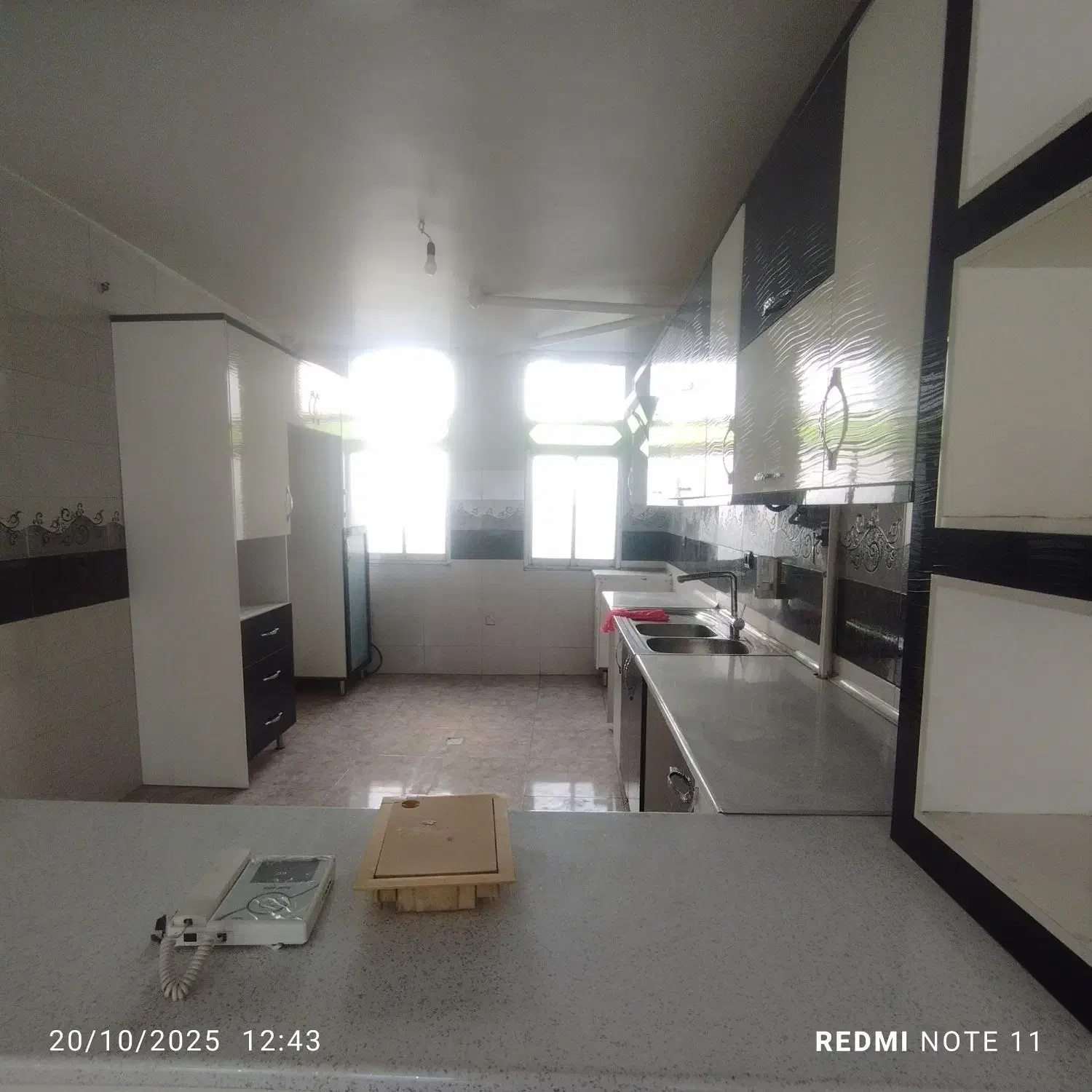 120متر تکواحدی پاسدارگمنام (املاک برزگر)