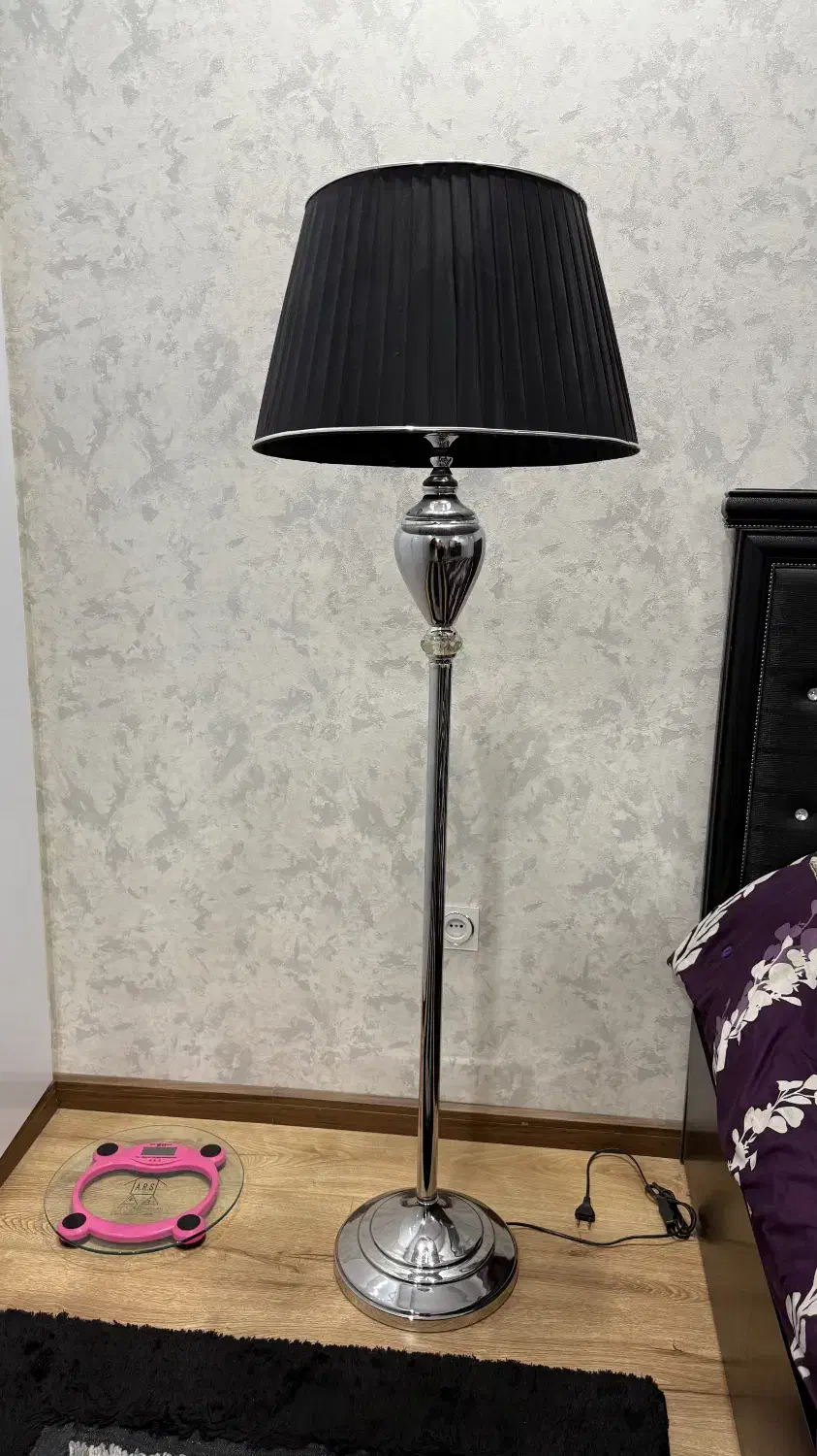 آباژور ایستاده کنار سالنی|چراغ خواب و آباژور|تبریز, |دیوار