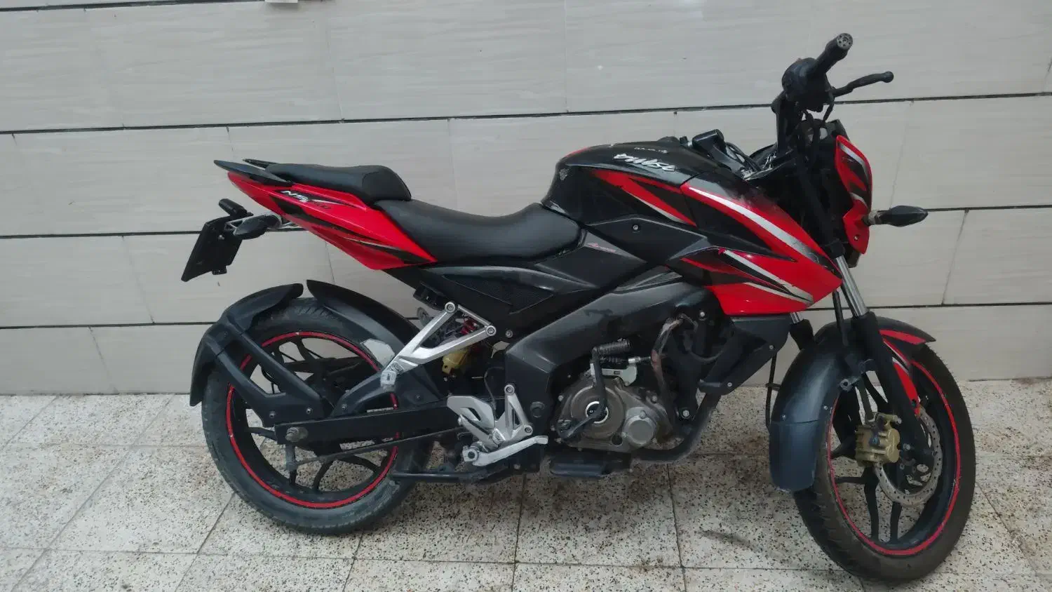 ns 150|موتورسیکلت|بیستون, |دیوار