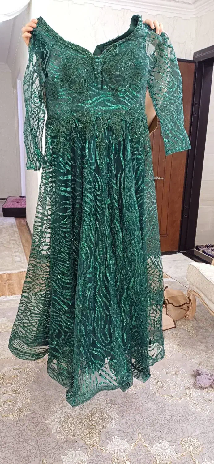 پیرهن مجلسی|لباس|اشتهارد, |دیوار