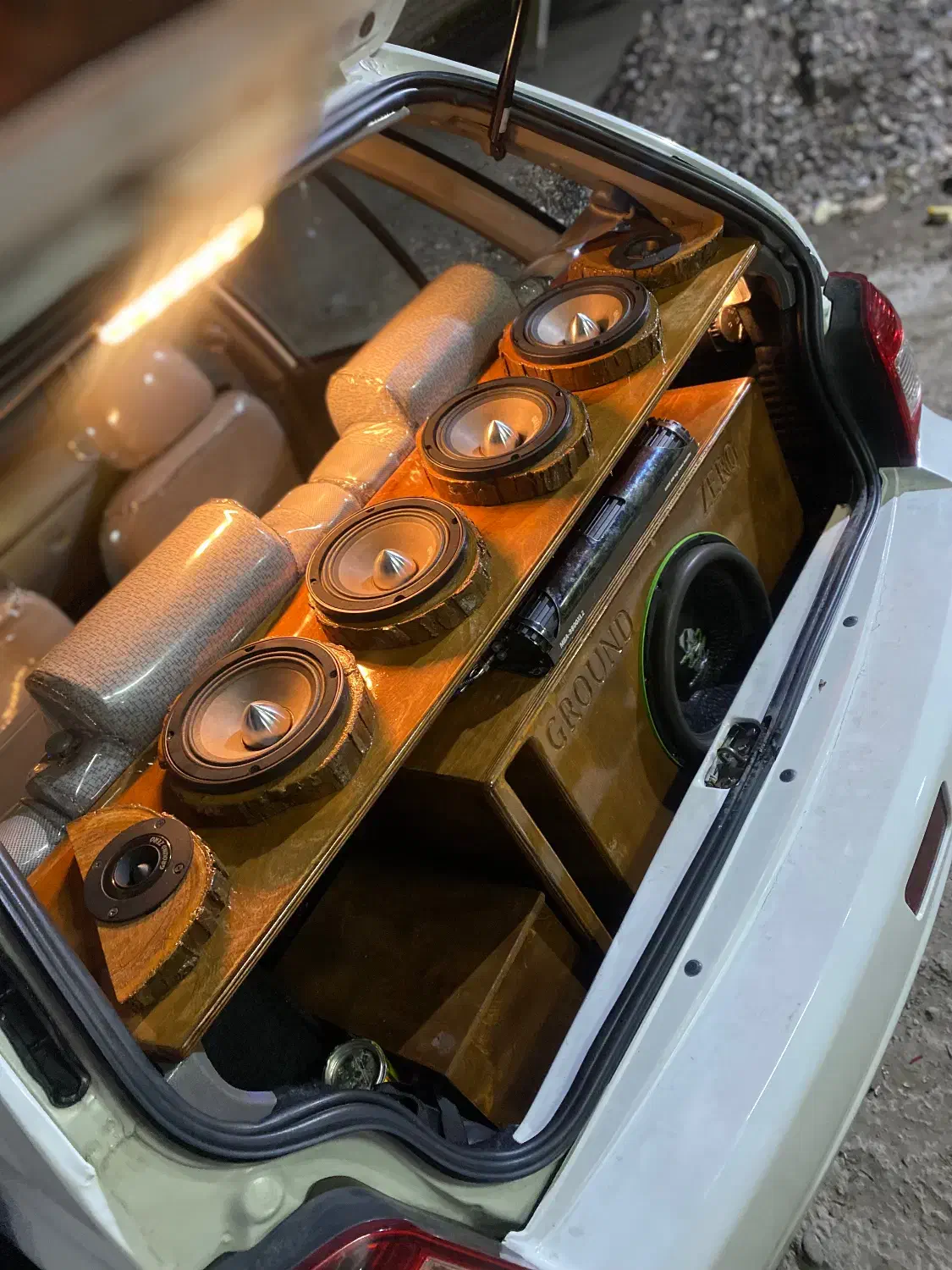 سیستم صوتی|صوتی و تصویری|رشت, آب آسیاب|دیوار