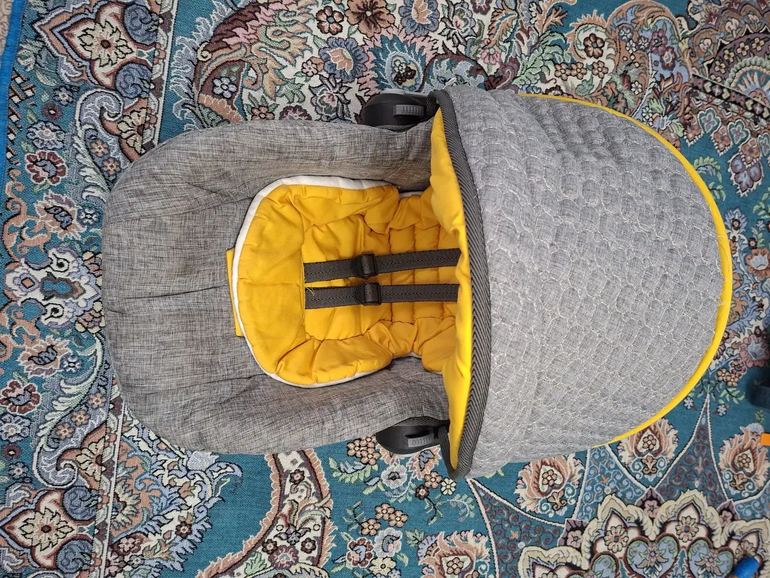 کریر درحد نو|تخت و صندلی بچه|شیراز, کوشک میدان|دیوار