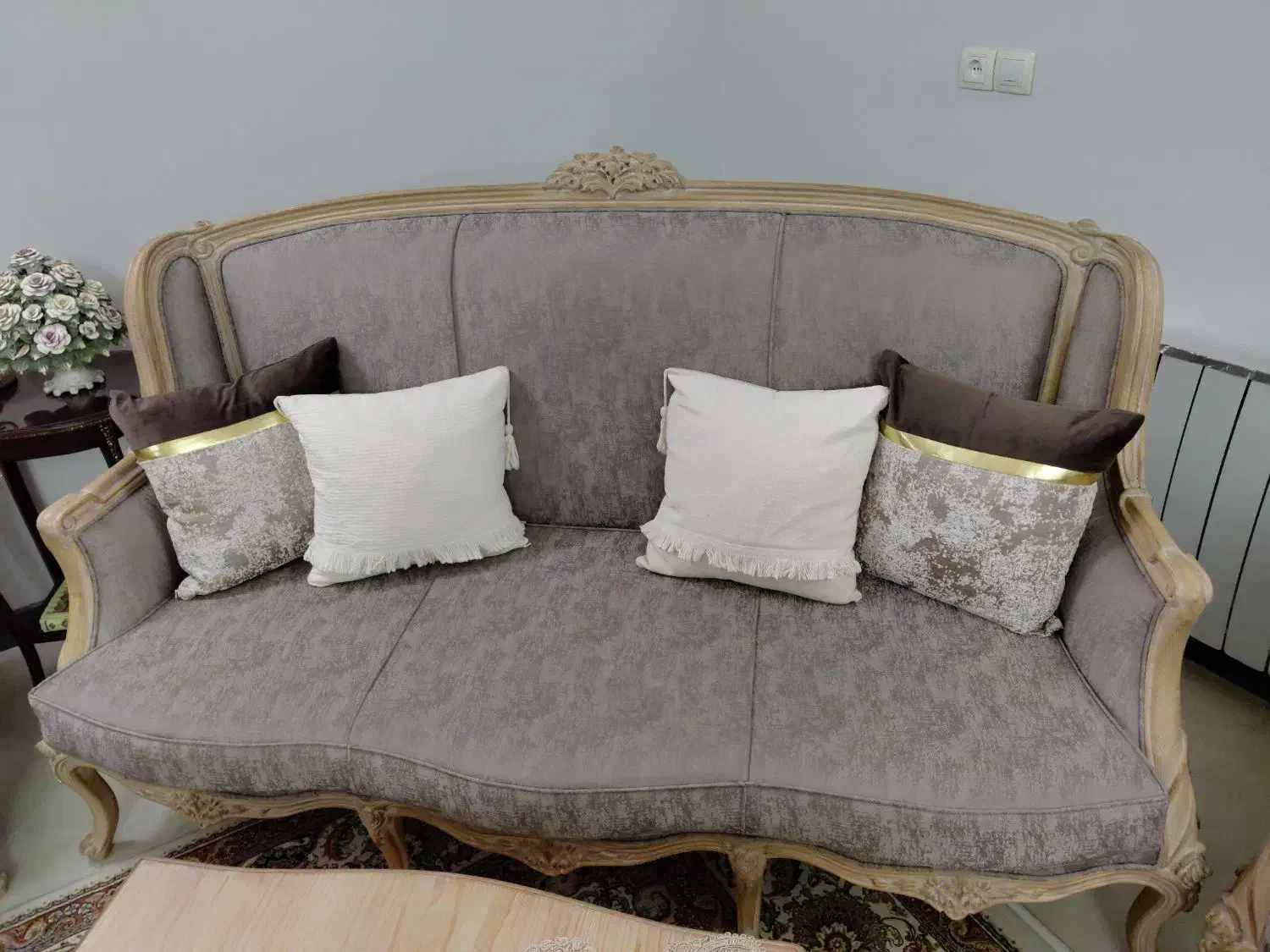 مبل ۹نفره|مبلمان خانگی و میز عسلی|اصفهان, باغ دریاچه|دیوار