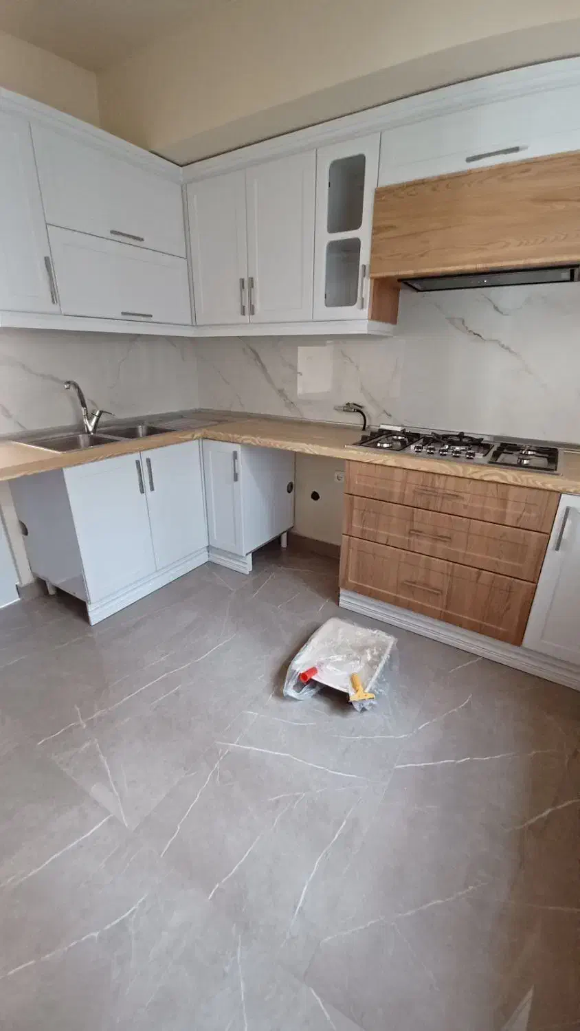 ۱۴۰متر-۲خواب نوسازی شده کلید نخورده