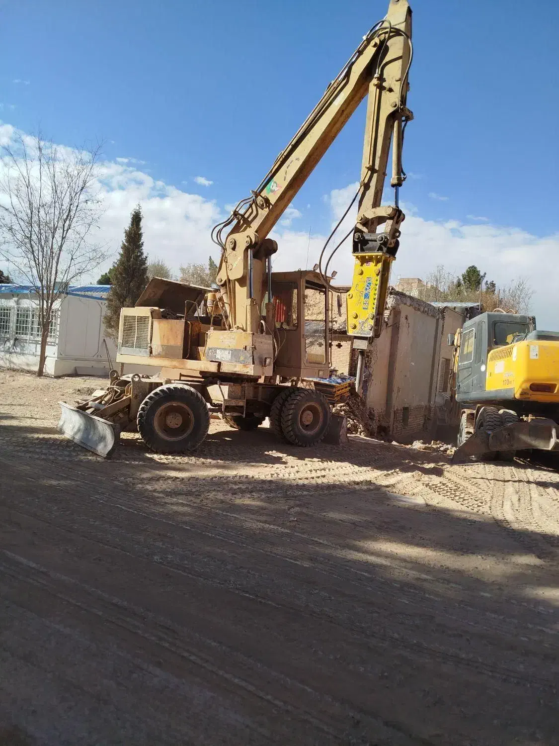 اجرای عملیات خاکبرداری و گودبرداری|خدمات پیشه و مهارت|کرمان, |دیوار