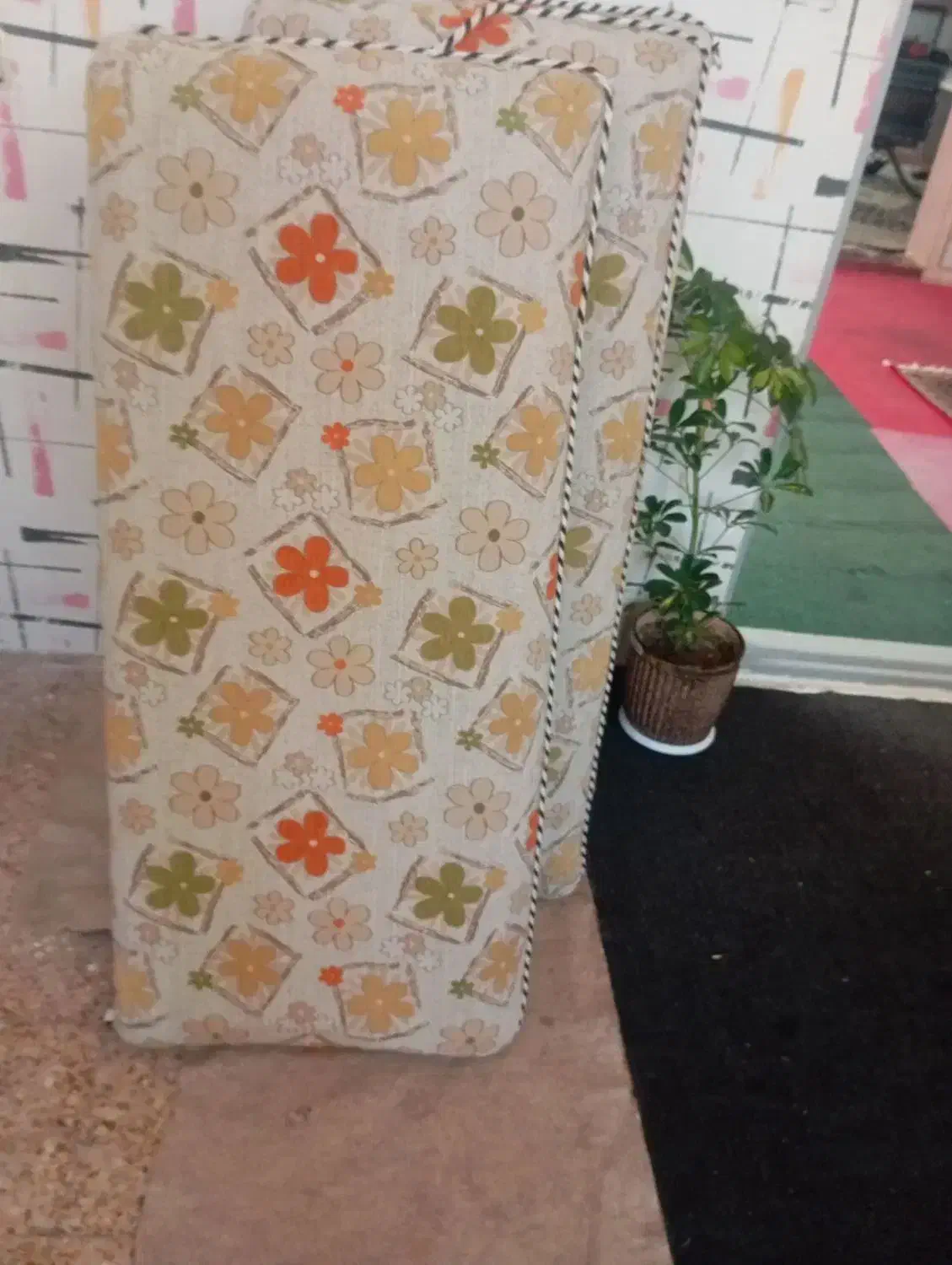 پشتی|پشتی|خرم‌آباد, |دیوار