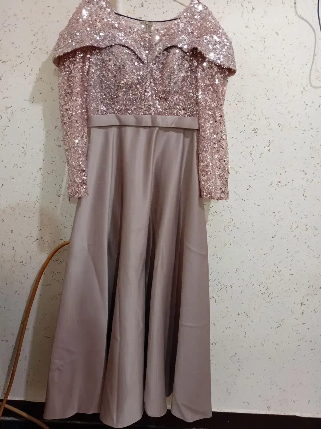 لباس مجلسی|لباس|دوگنبدان, |دیوار