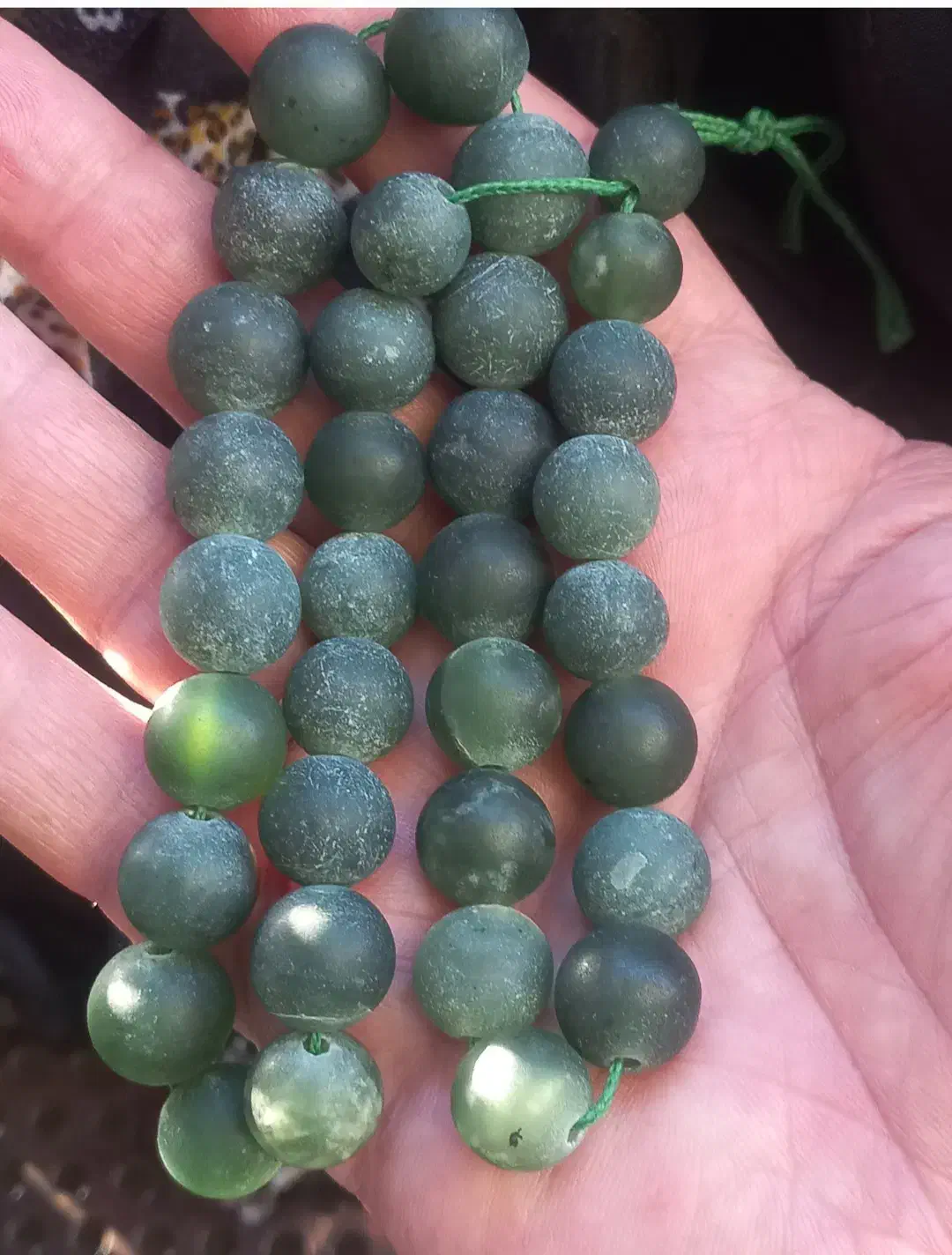 تسبیح یشم.|کلکسیون اشیاء عتیقه|شهر ری, شهادت|دیوار