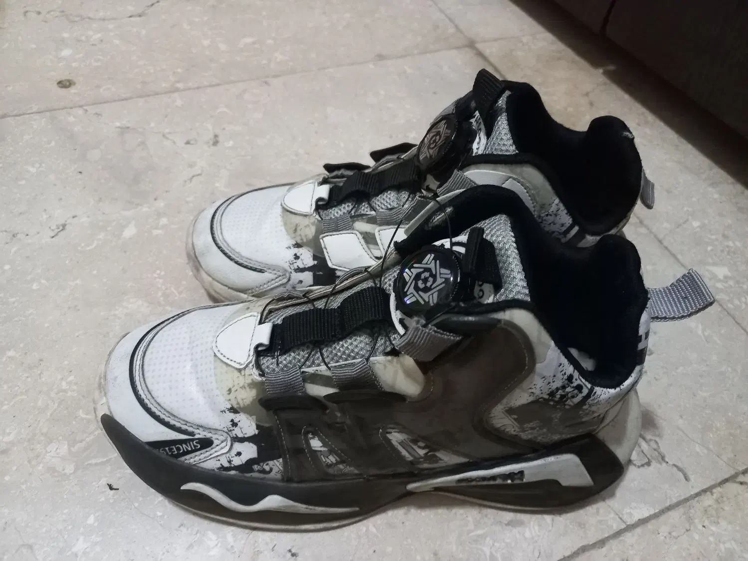 کتونی سایز۳۵ کاملا سالم|کفش و لباس بچه|رشت, جهاد|دیوار