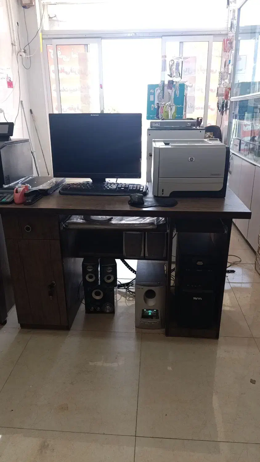 تعدادی میز و وسایل کافی نت موجوده|رایانه رومیزی|صدرا-فارس, فاز ۲|دیوار