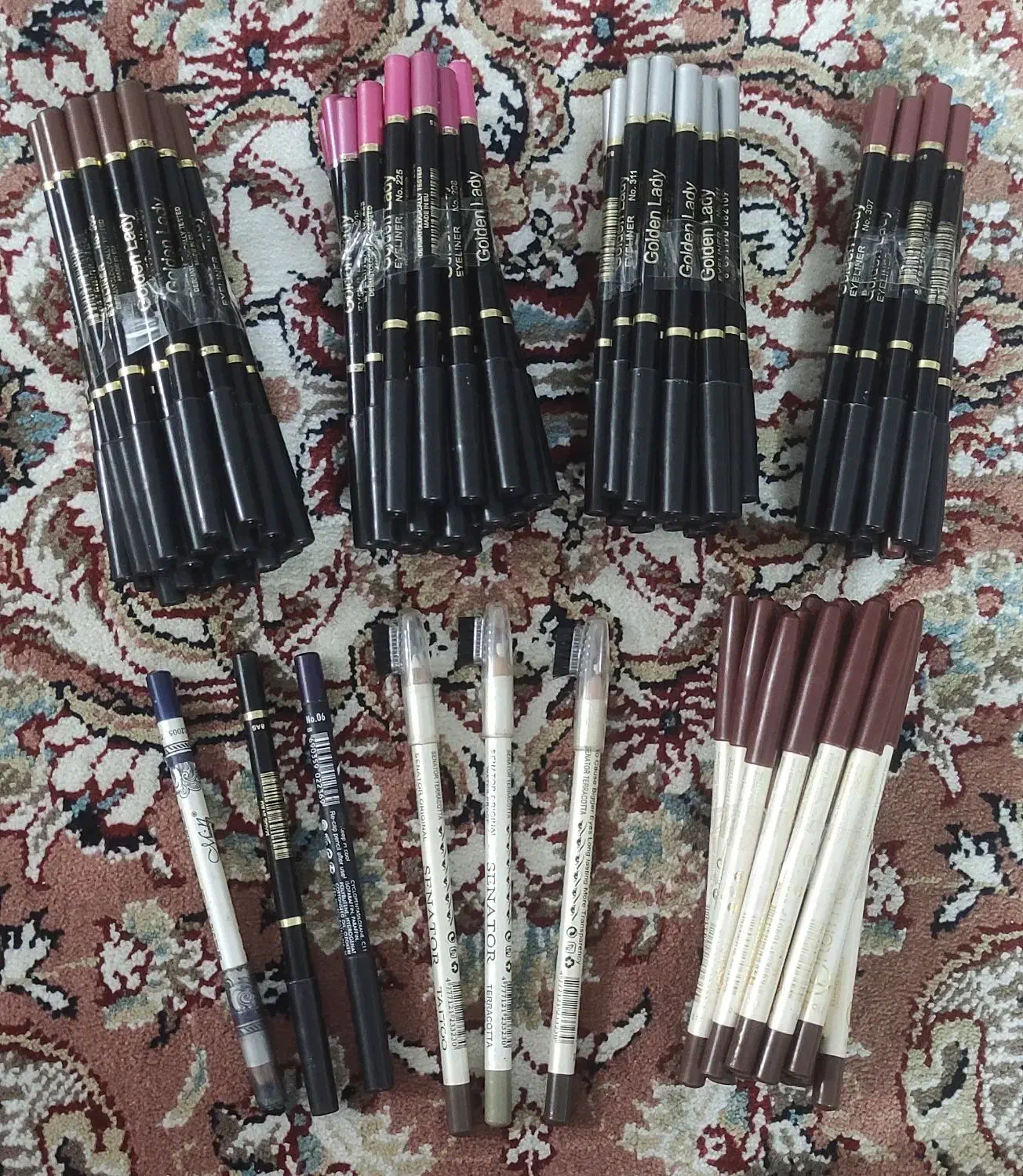 مداد ارایشی و مژه مصنوعی|آرایشی، بهداشتی، درمانی|کاشان, کارگر|دیوار