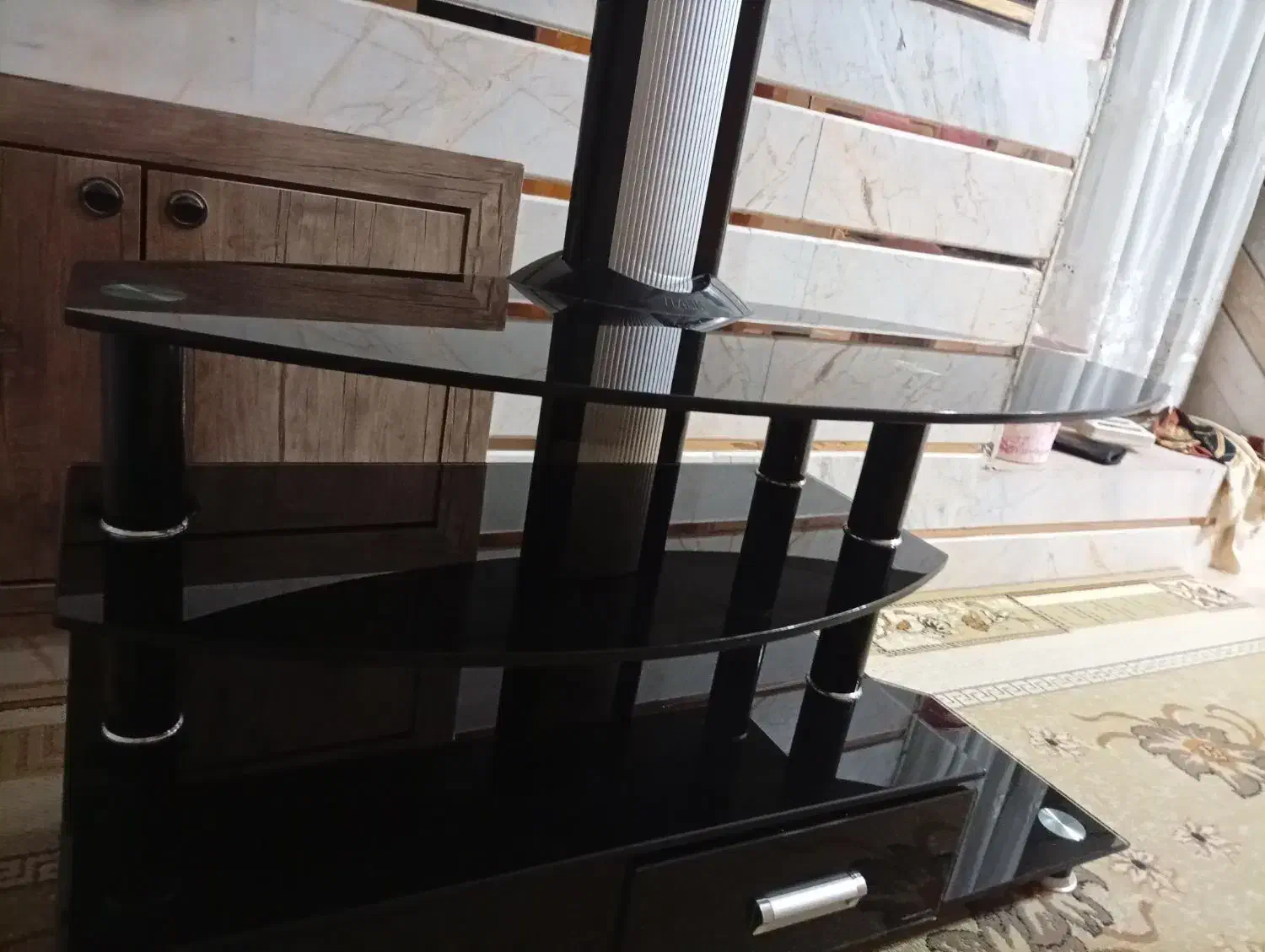 میز تلویزیون شیشه ای بسیار تمیز|میز تلویزیون|فردوس (خراسان), |دیوار