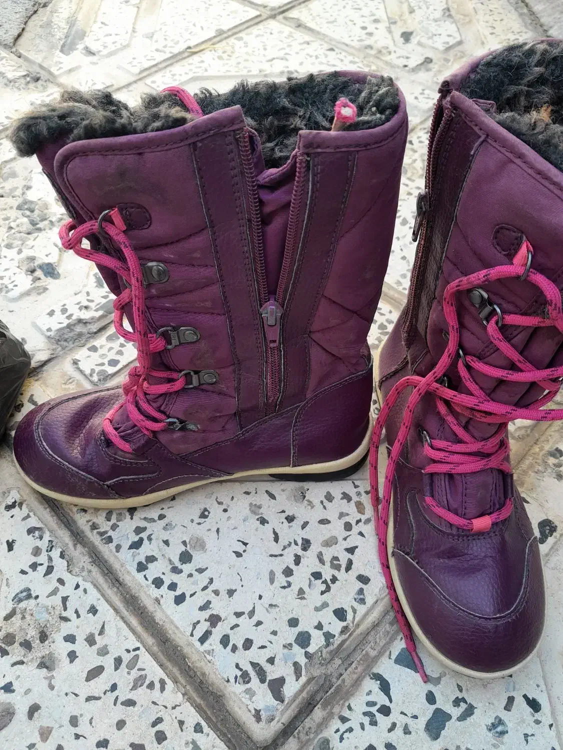 پوتین خارجی|کیف، کفش، کمربند|دهگلان, |دیوار