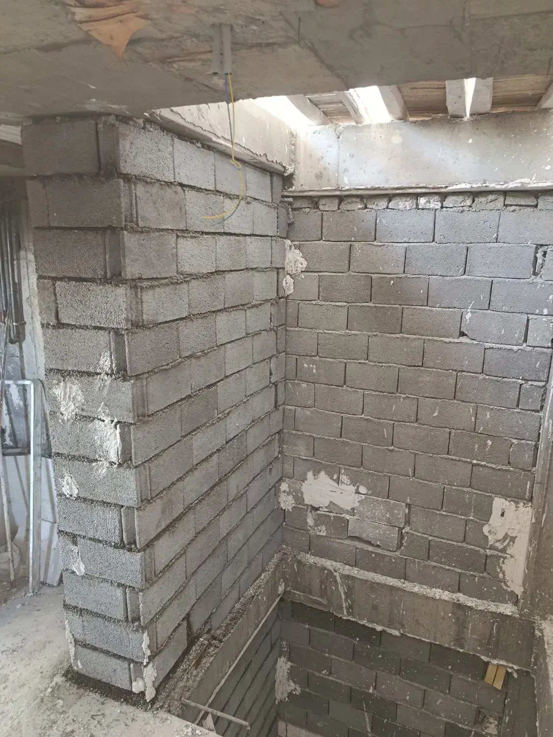 بنایی سیمان کاری سنگ چینی گچ کاری|خدمات پیشه و مهارت|سنندج, |دیوار