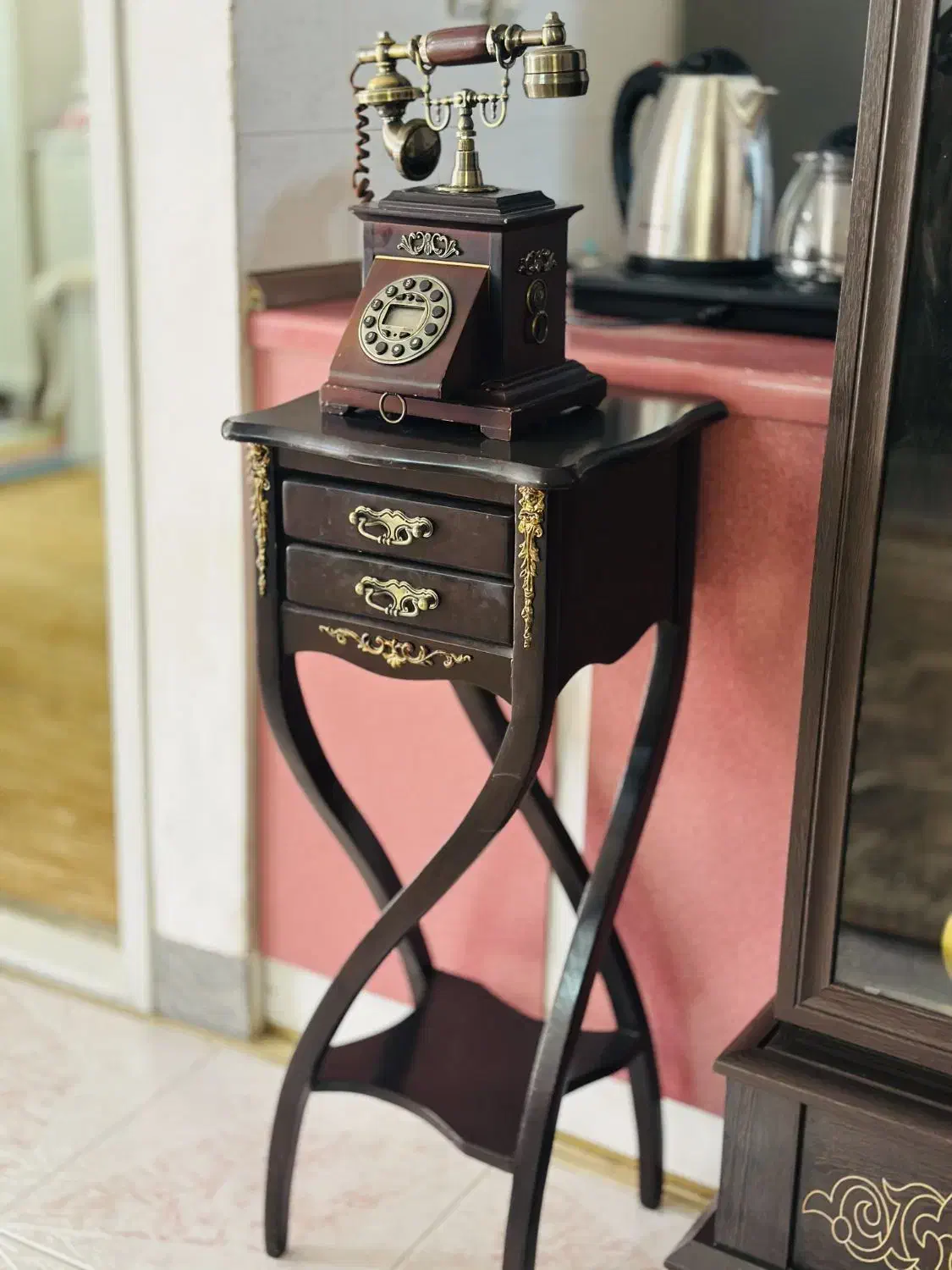 تلفن ومیز|تلفن رومیزی|شهرکرد, |دیوار