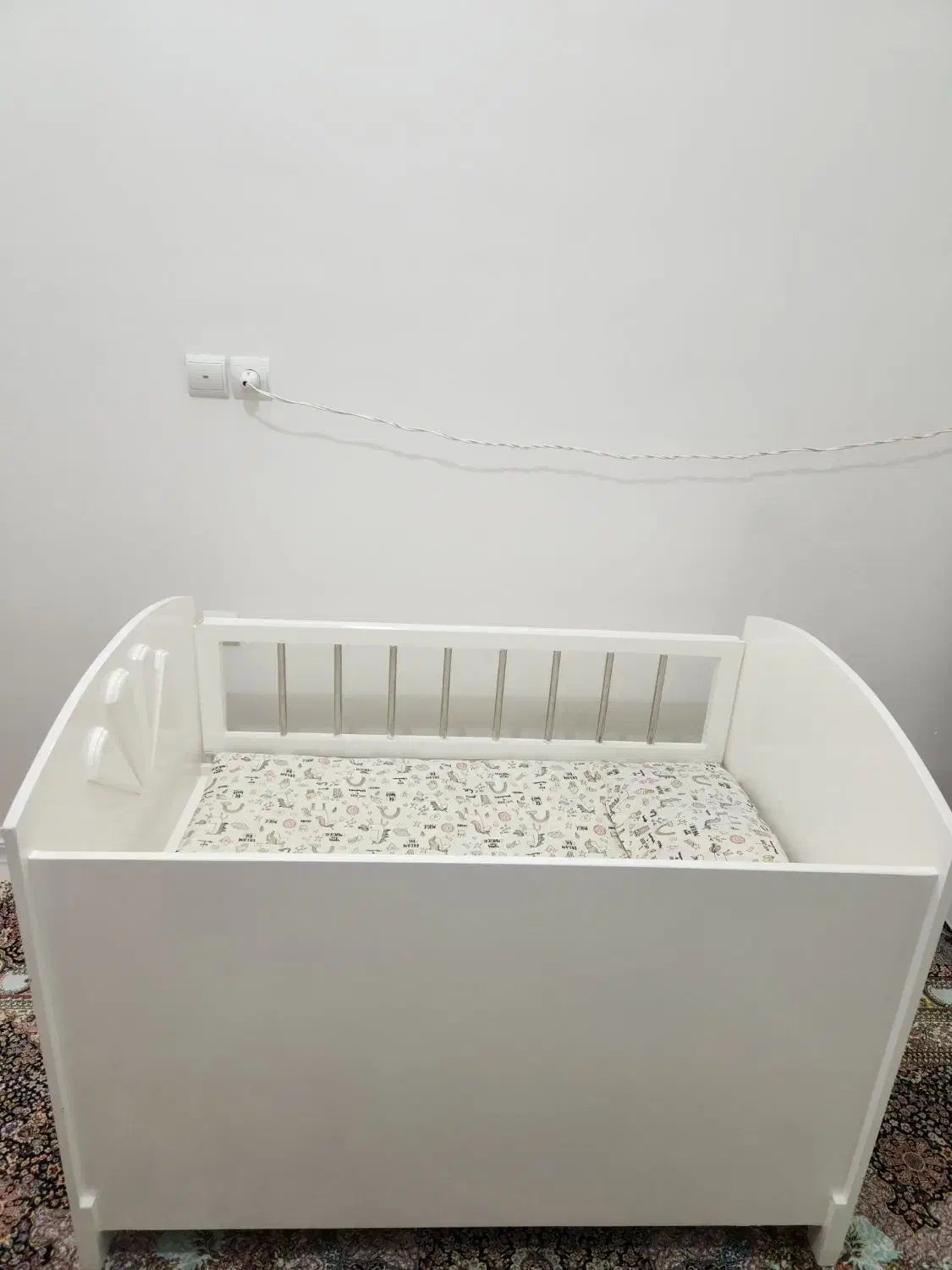 تخت گهواره ای شو و ثابت نوزاد تا ۴ سالگی|تخت و صندلی بچه|بروجرد, |دیوار