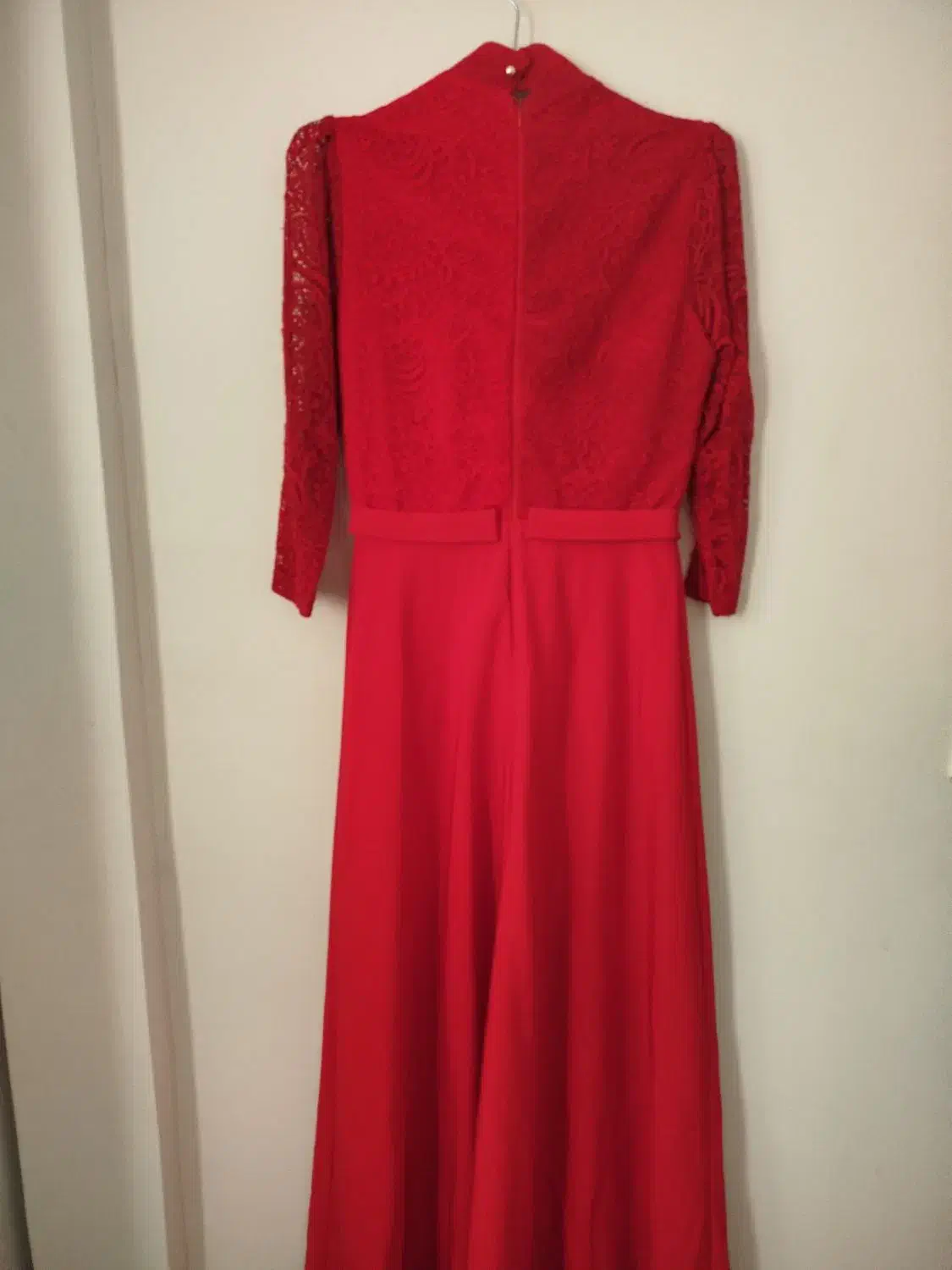 لباس مجلسی|لباس|اقبالیه, |دیوار