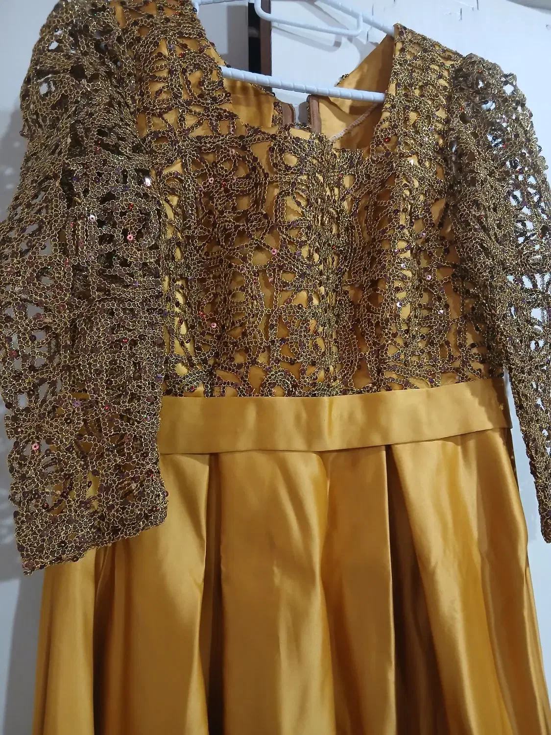 لباس مجلسی|لباس|اسالم, |دیوار