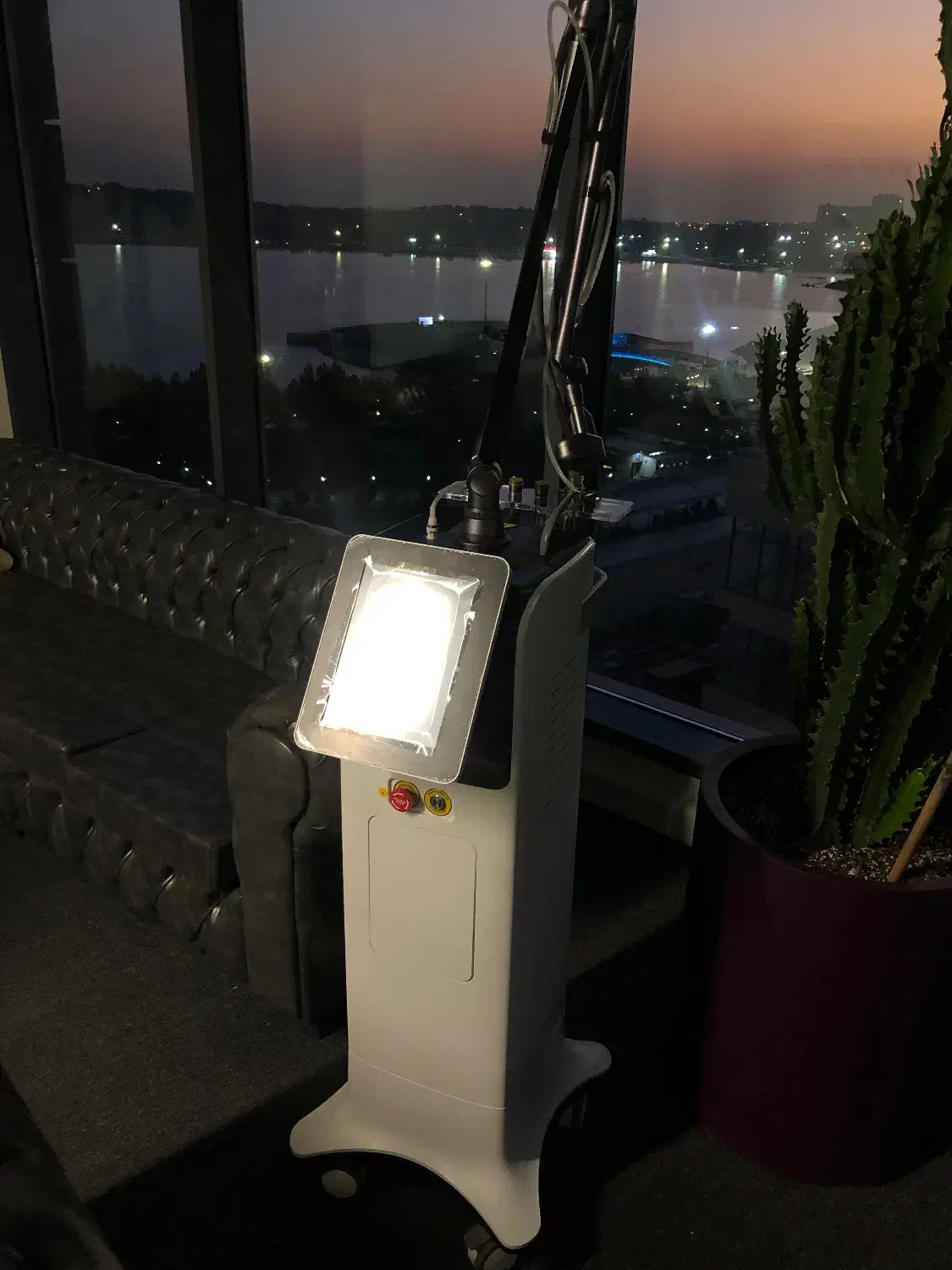 دستگاه لیزر co2 fractional فرکشنال ADSS|آرایشی، بهداشتی، درمانی|رشت, چله خانه|دیوار