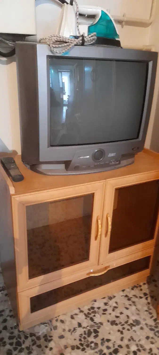 تلویزیون ۲۱ومیز تلویزیون سالم|تلویزیون و پروژکتور|اقبالیه, |دیوار