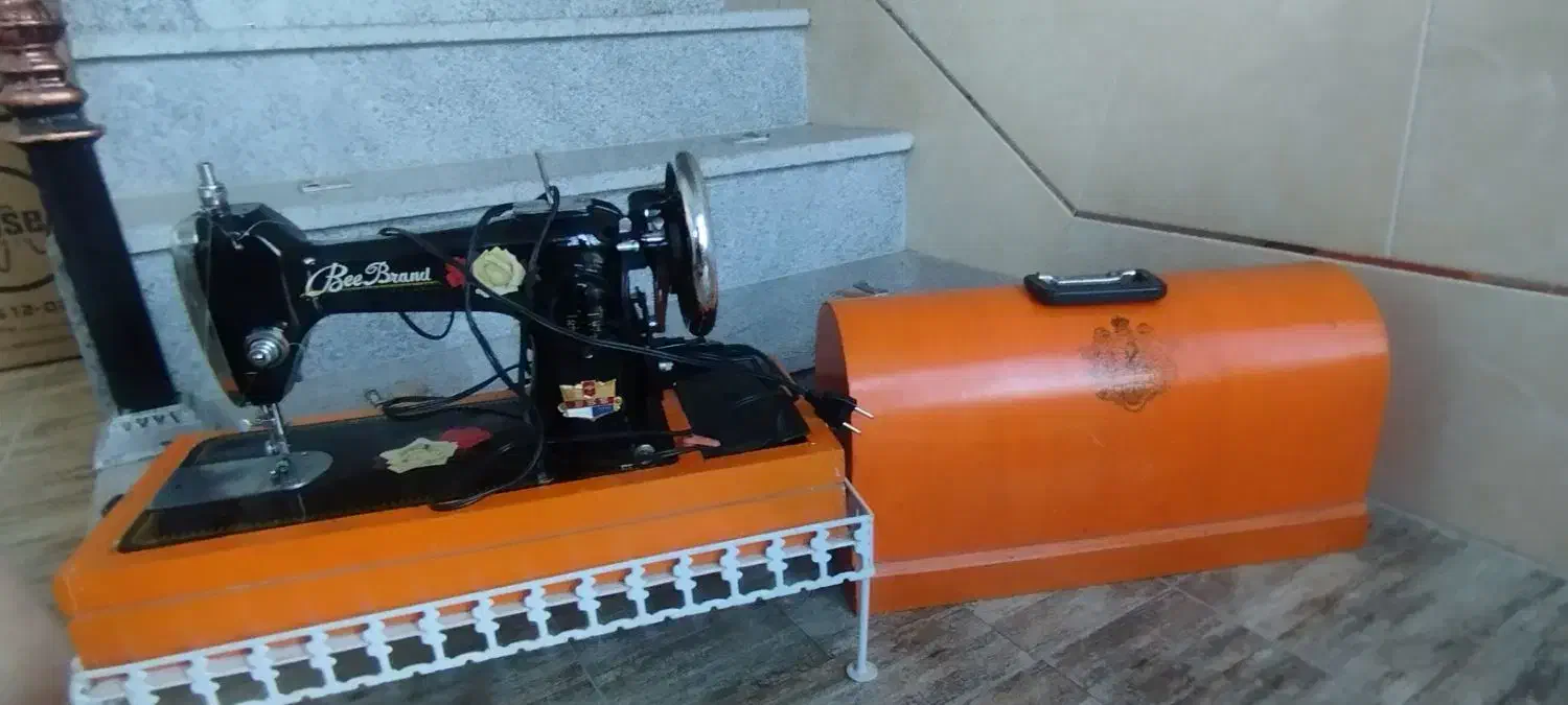 چرخ خیاطی در حد نو|چرخ خیاطی و ریسندگی|بیجار, |دیوار