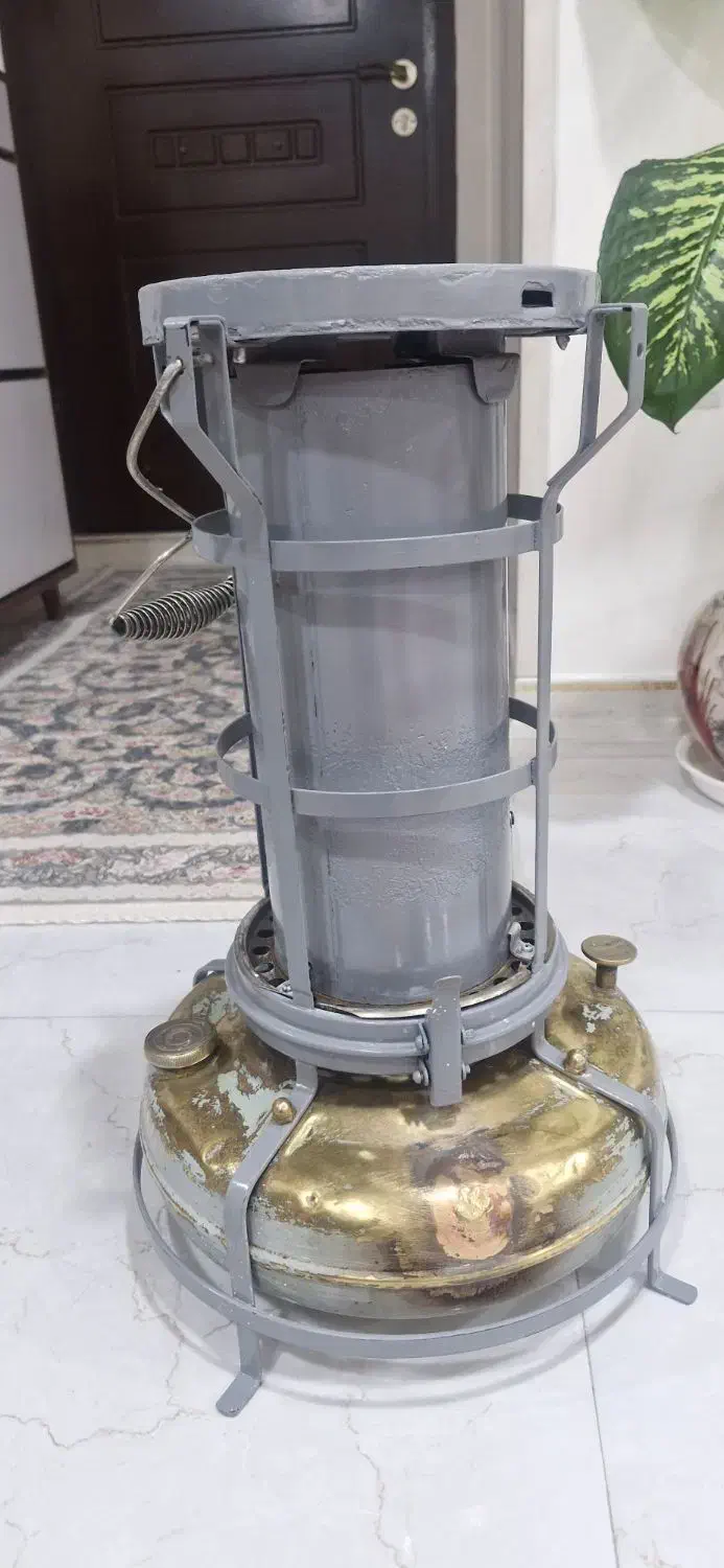 چراغ نفتی|کلکسیون اشیاء عتیقه|مشکین‌دشت, |دیوار