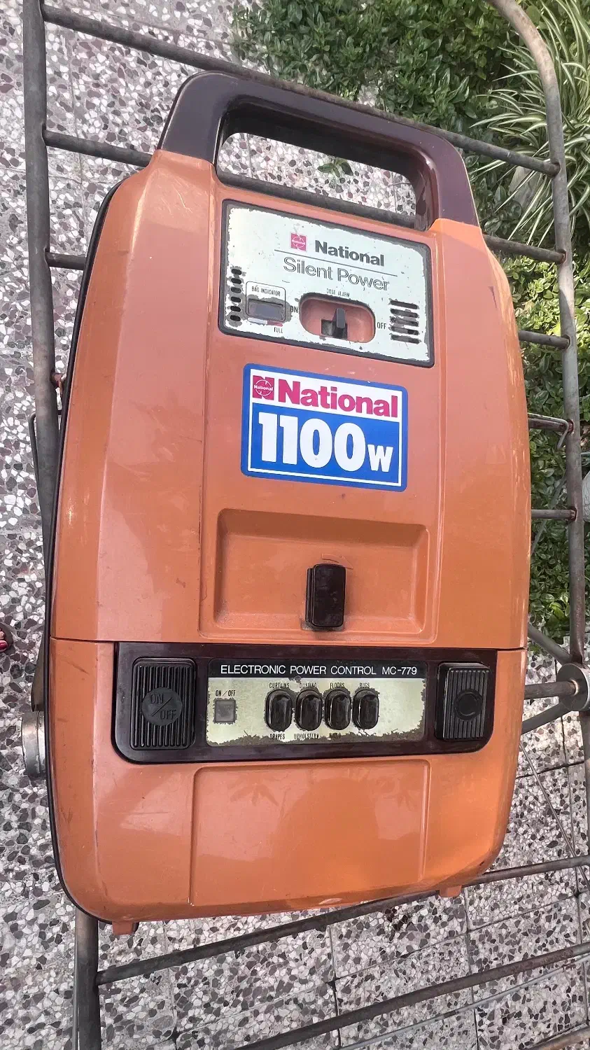 جاروبرقی ناسیونال  اصل ژاپن ۱۱۰۰ وات|جاروبرقی، جارو شارژی، بخارشو|چالوس, |دیوار