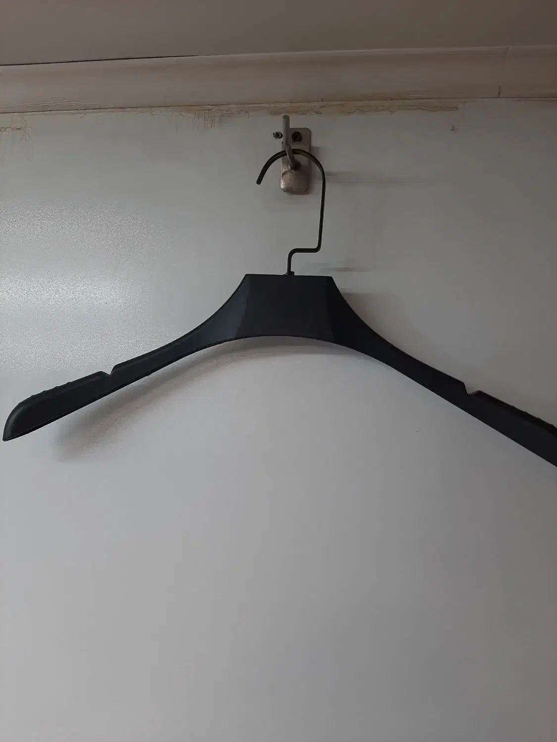 چوب لباسی مشکی مات|فروشگاه و مغازه|اندیشه, شهرک صدف|دیوار