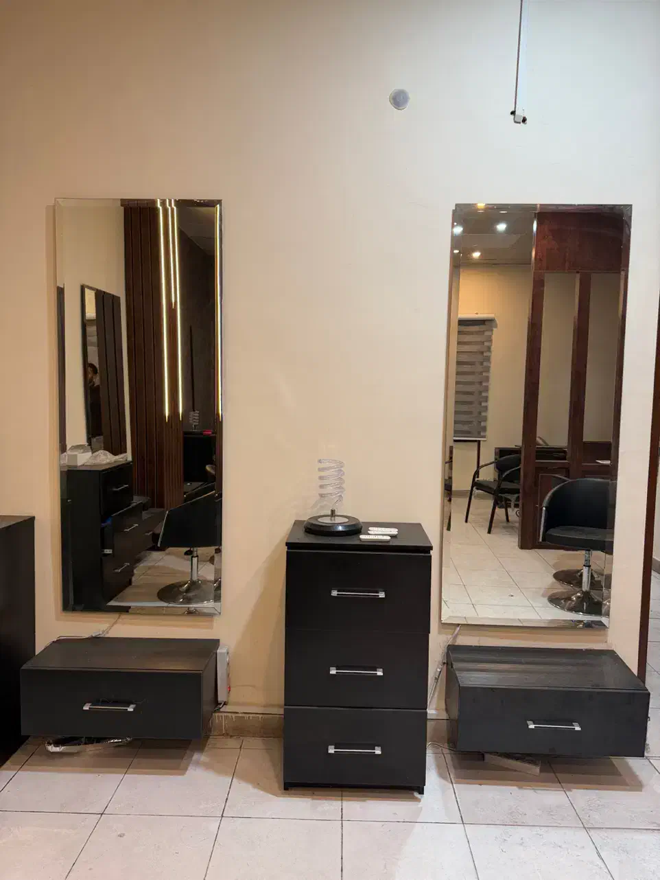 وسایل اموزشگاه وارایشگاه سالن زیبایی به فروش میرود|آرایشگاه و سالن‌های زیبایی|تهران, جیحون|دیوار
