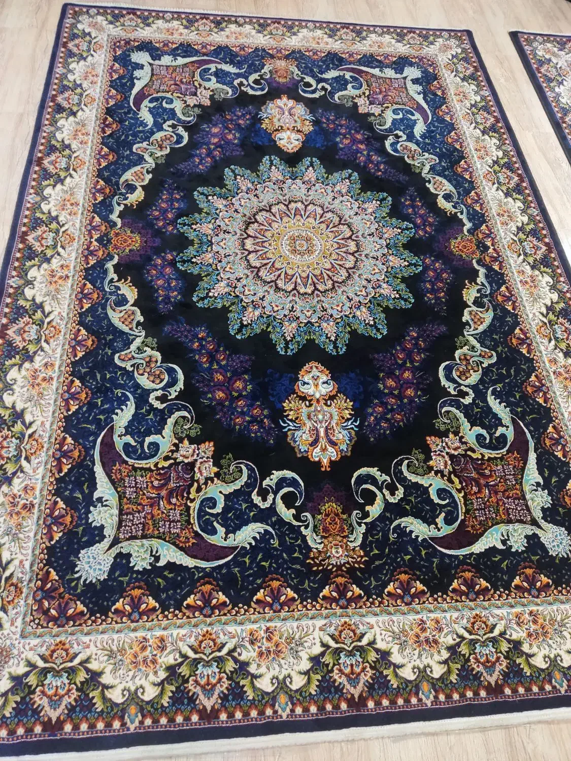 2عدد فرش 6متری در حد نو موجود هست.|فرش|رشت, کوی حسینی|دیوار