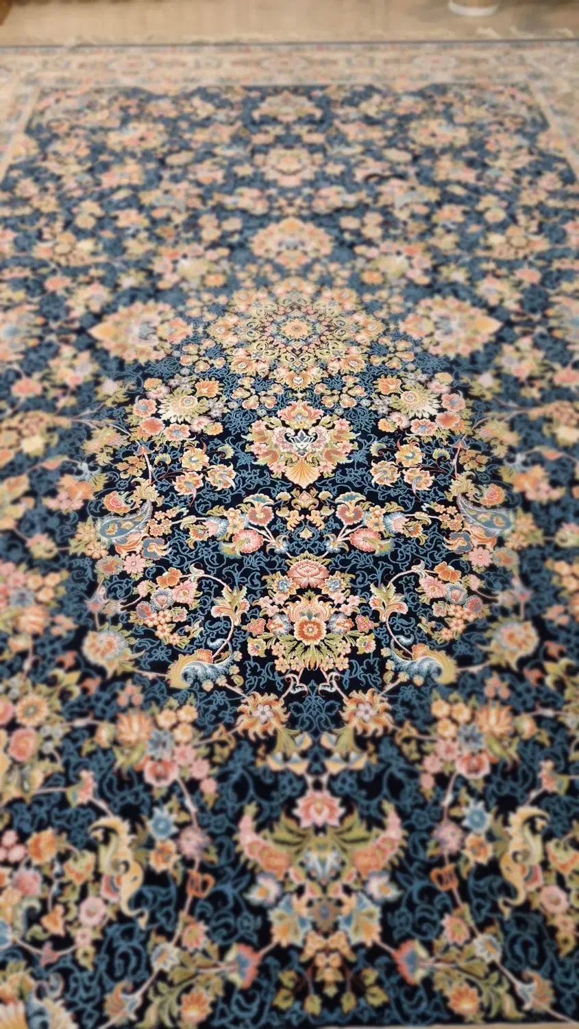 فرش۱۲۰۰ شانه برند بهشتی تبریز ۲ عدد ۶ و۲ عدد۹|فرش|تهران, سوهانک|دیوار