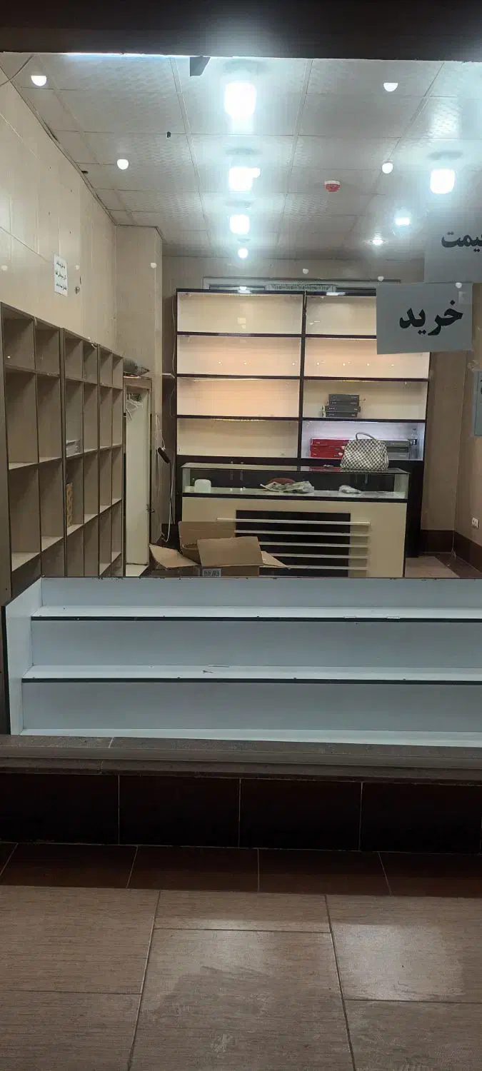 فقط امروز. تاپس فردا|کتابخانه، شلف، قفسه‌های دیواری|قم, امامزاده ابراهیم|دیوار