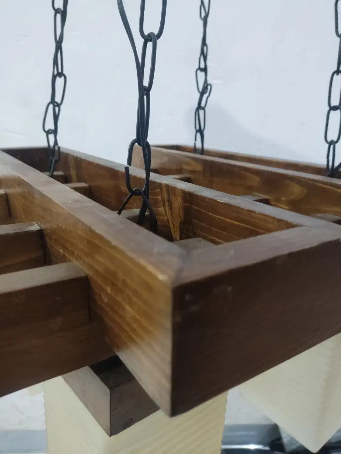 لوستر چوبی چهار شاخه سالم بدون خط و خش|لوستر و چراغ آویز|اهواز, زرگان|دیوار
