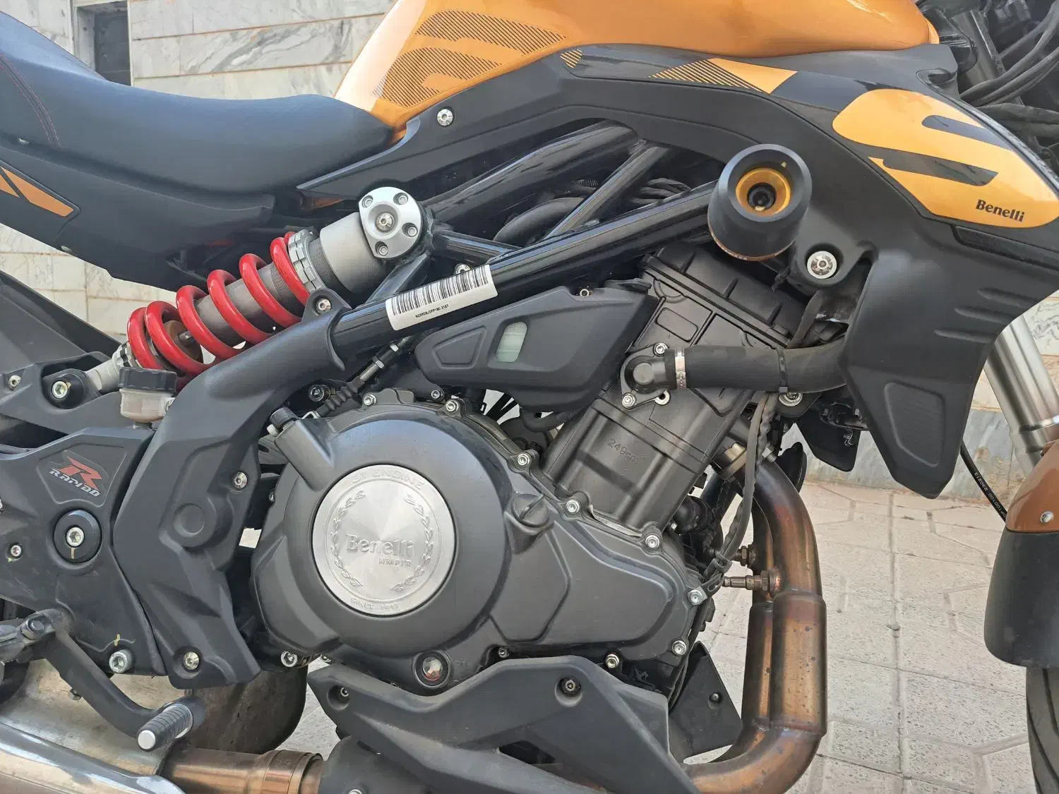 بنلی ۳۰۰ طلایی مدل ۴۰۲|موتورسیکلت|فردیس, فردیس|دیوار