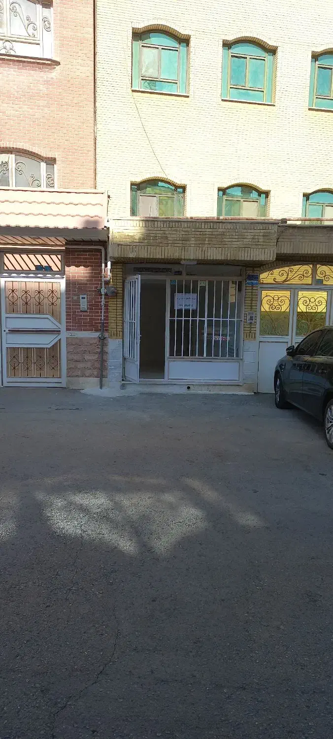 اجاره مغازه در20متری حائری برای میوه فروشی و بنگاه|اجارهٔ مغازه و غرفه|قم, چهار امامزاده|دیوار