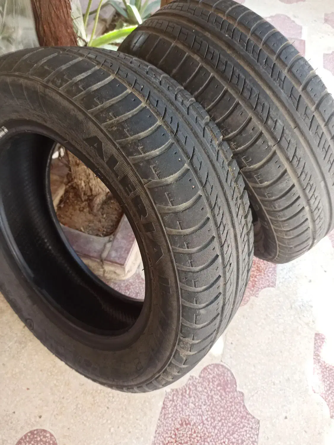 لاستیک 70/|قطعات یدکی و لوازم جانبی|شیراز, بالا کفت|دیوار