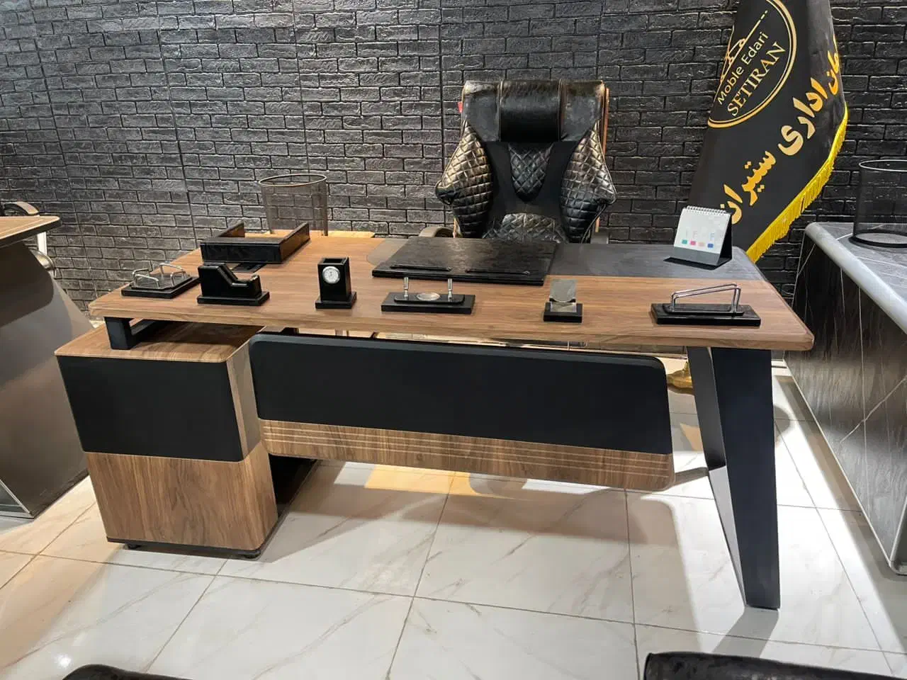 مبلمان اداری مثلث و اشکال هندسی|دفتر کار|تهران, یافتآباد|دیوار