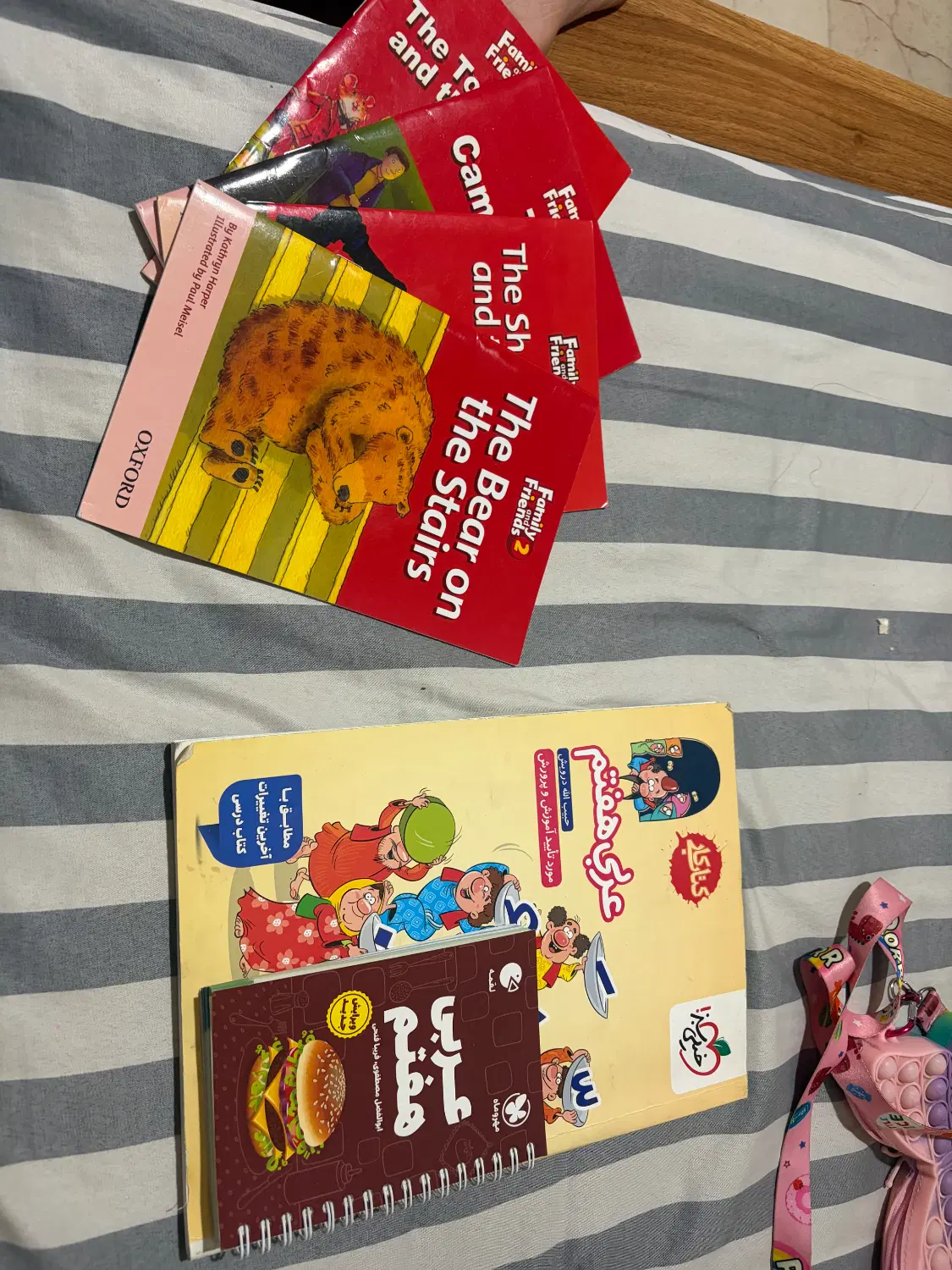 کتاب عربی هفتم و کتاب داستان انگلیسی fmily فرندز 2|کتاب و مجله آموزشی|تهران, عبدلآباد|دیوار