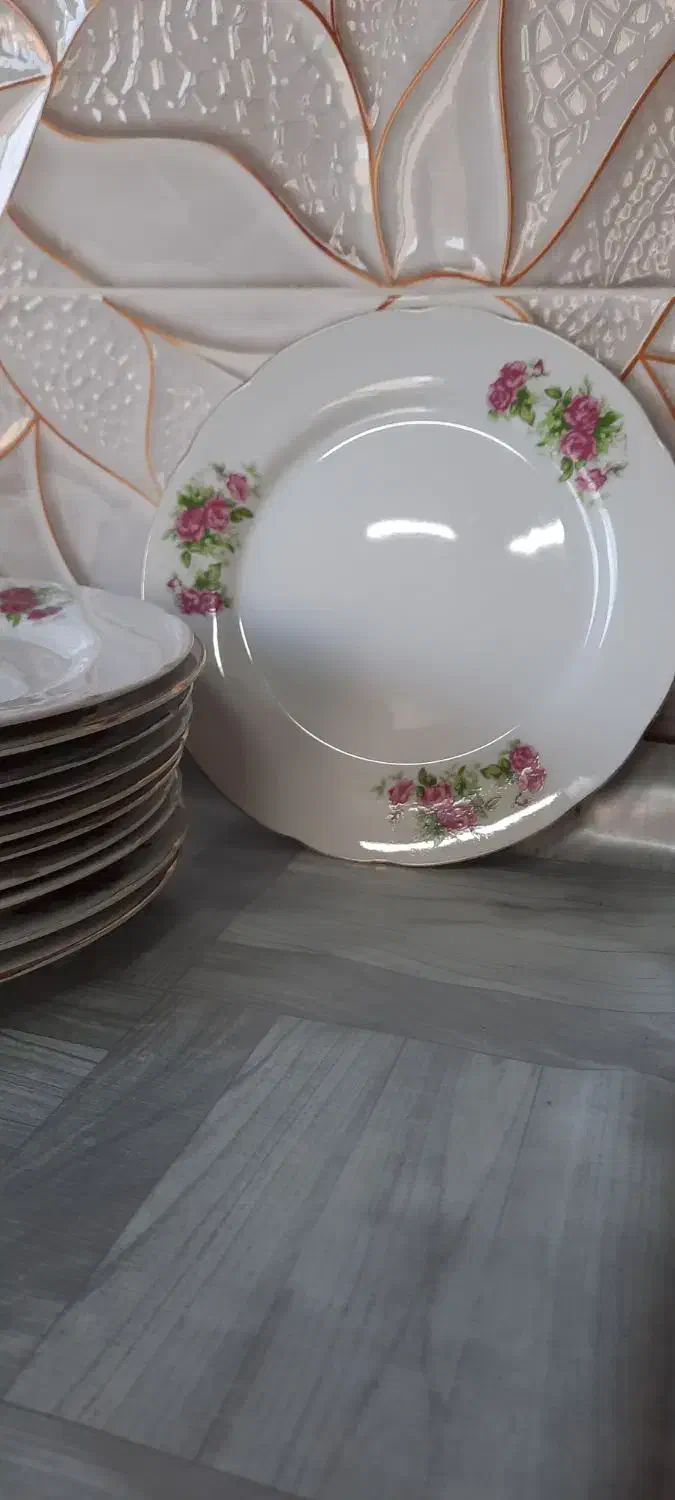 پلو و خورشت خوری گل سرخی ژاپن|ظروف سرو و پذیرایی|تهران, دولاب|دیوار
