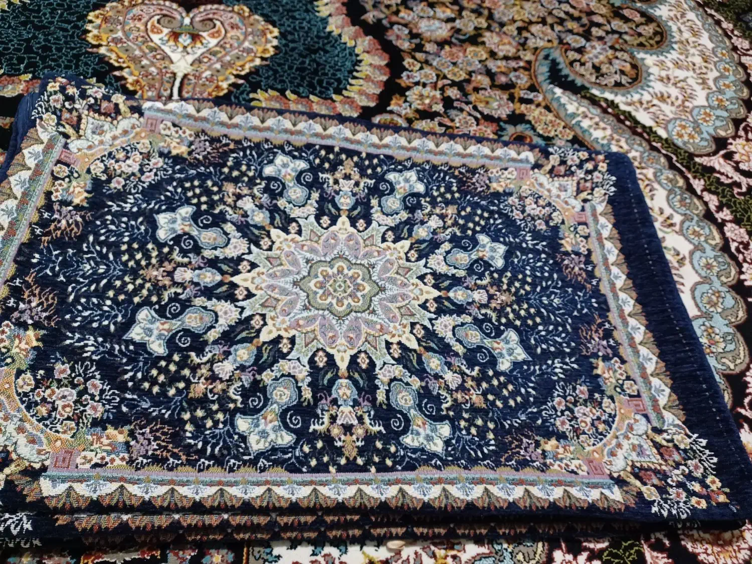 رو بالشتی|رختخواب، بالش، پتو|خرمآباد, |دیوار