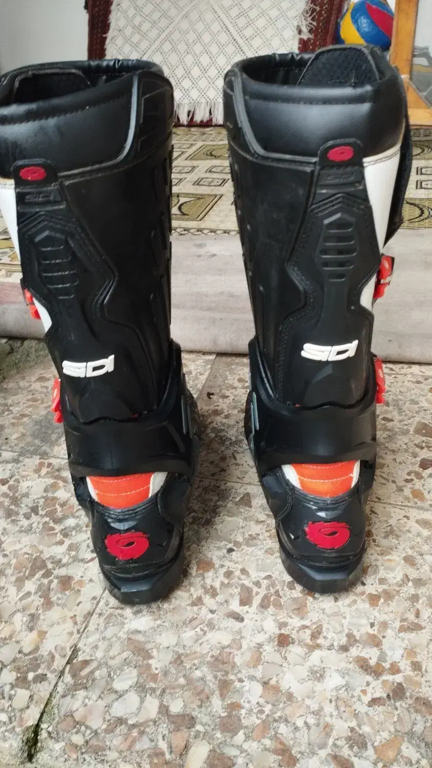 پوتین کراسی در حد نو|کیف، کفش، کمربند|رامسر, |دیوار