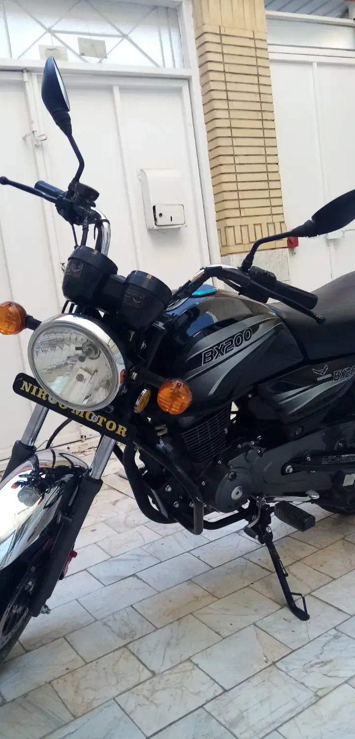 باکسر200|موتورسیکلت|قم, قلعه یزدیها|دیوار