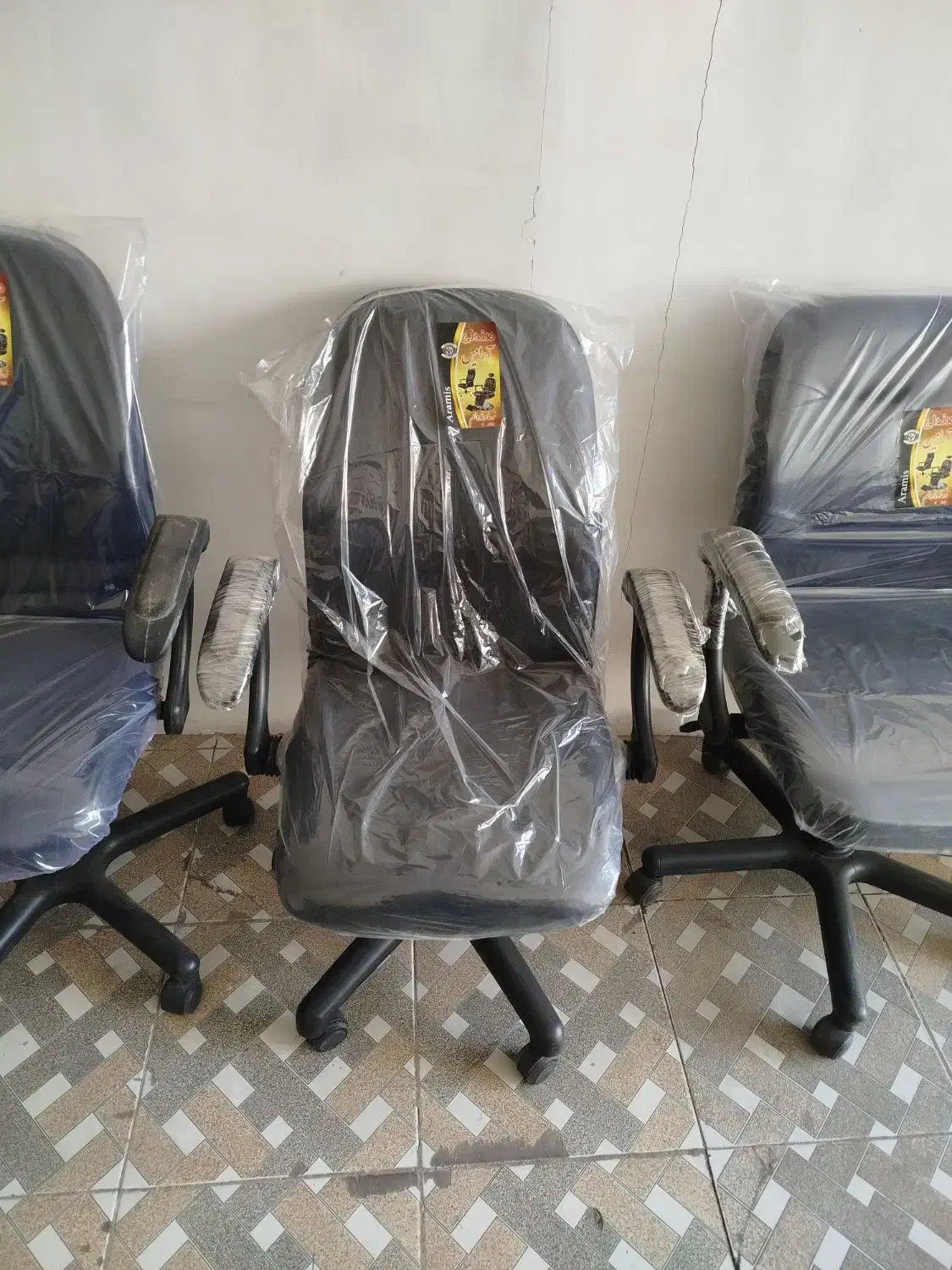 صندلی گردان|دفتر کار|قم, شاه ابراهیم|دیوار